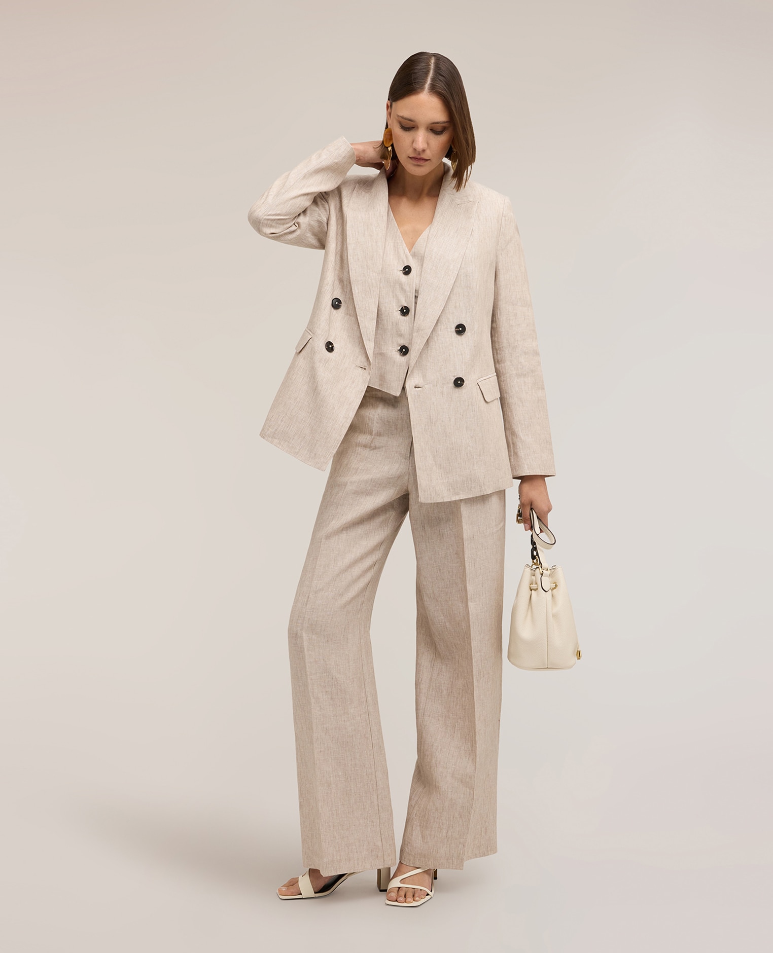 Blazer de mujer cruzado de lino modelo cruzado con cierre de botones - Motivi - Beige Beige-3