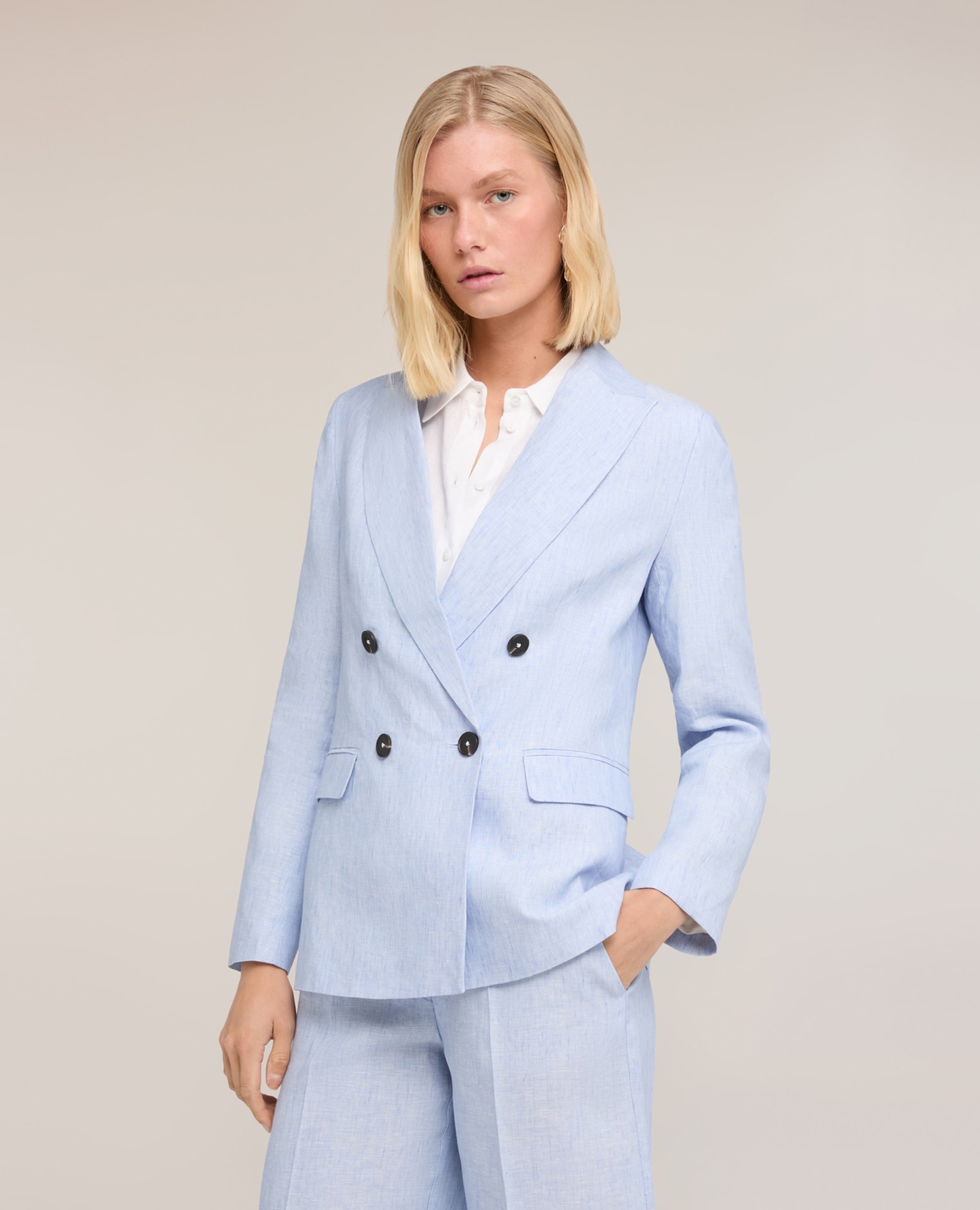 Motivi - Blazer de mujer cruzado de lino modelo cruzado con cierre de botones.