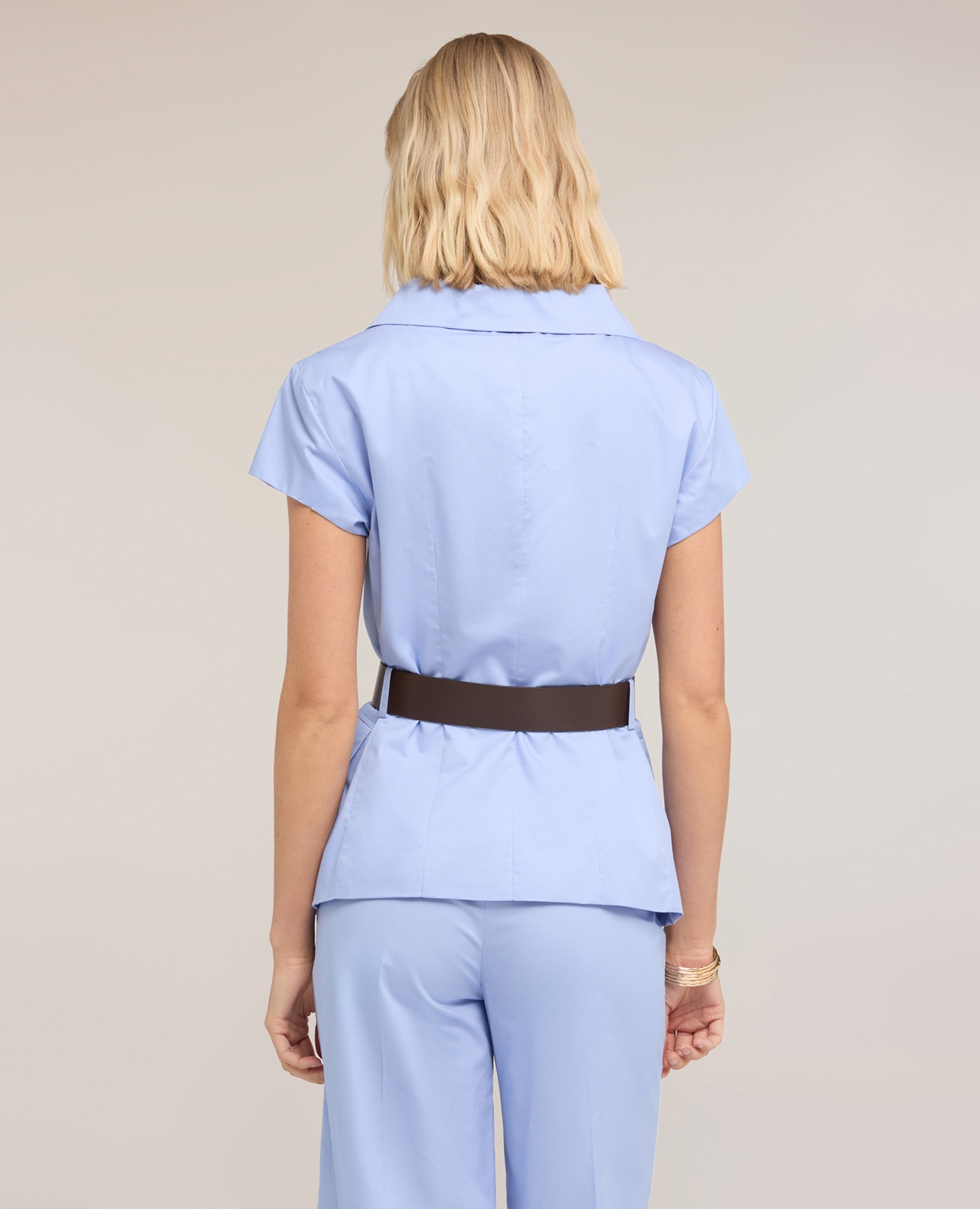 Blazer de mujer cruzado de manga corta modelo con cierre cruzado de botones y cinturón en la cintura incluido - Motivi - Azul claro Azul claro-2