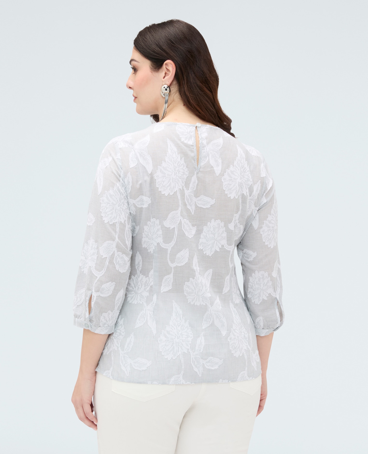 Blusa de mujer de algodón jacquard con bordado floral cierre de gota con botón en la espalda - Fiorella Rubino - Blanco Blanco-2