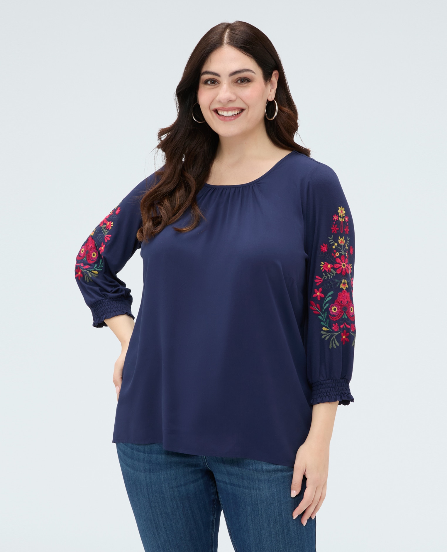 Camiseta de mujer de viscosa con bordados puños con elástico y dobladillo asimétrico más largo en la parte trasera - Fiorella Rubino - Azul Azul-1