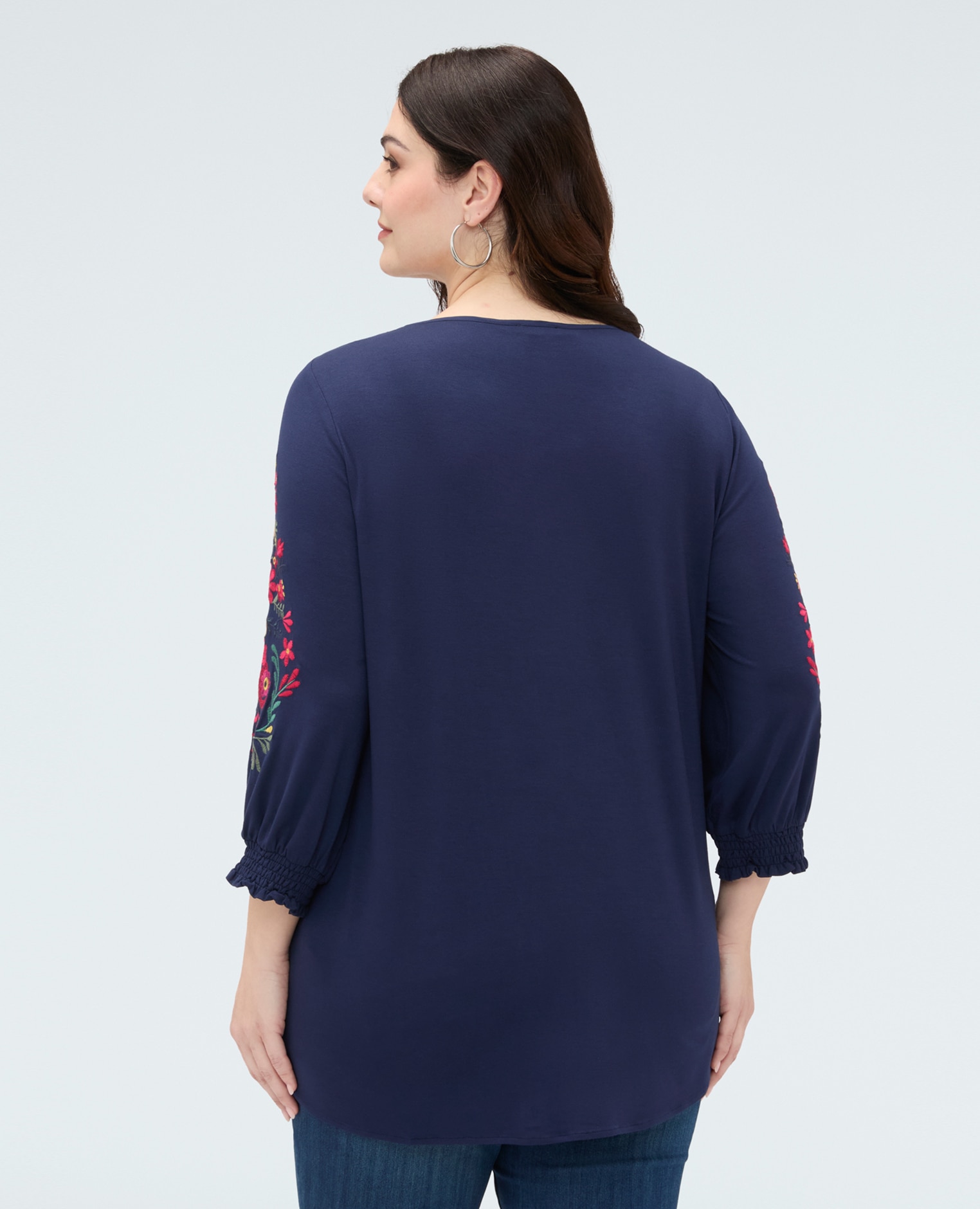 Camiseta de mujer de viscosa con bordados puños con elástico y dobladillo asimétrico más largo en la parte trasera - Fiorella Rubino - Azul Azul-2