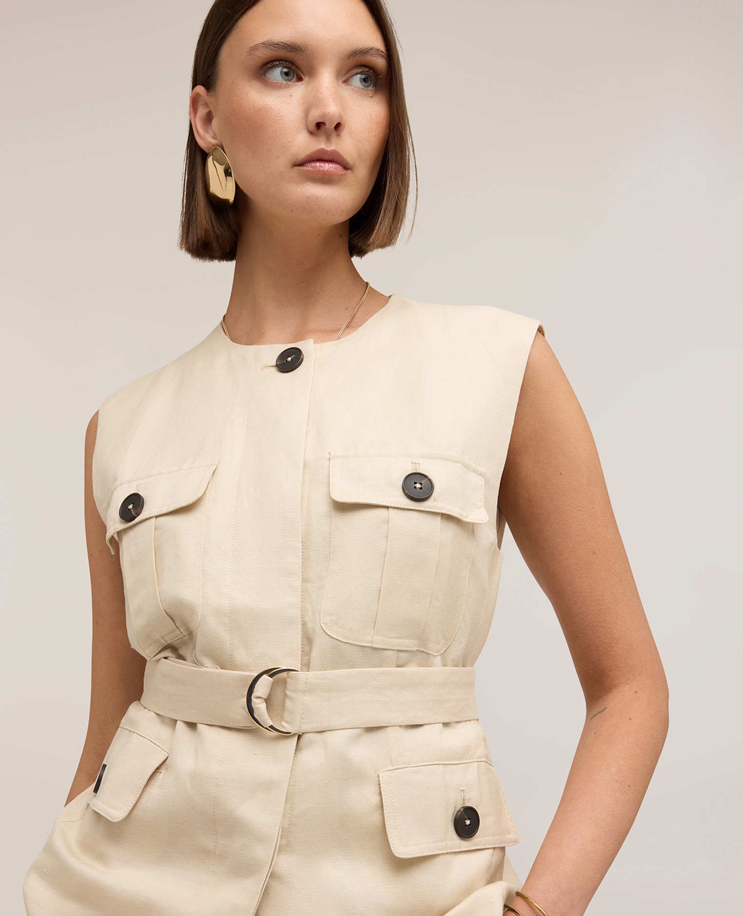 Chaleco de mujer sahariana mezcla lino lyocell modelo de longitud media con ajuste regular cierre con botones y cinturón en la cintura con hebilla de anilla - Motivi - Beige Beige-4