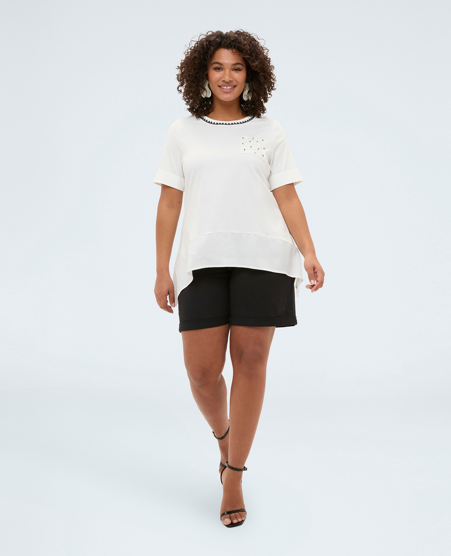 Camiseta de mujer de punto con detalle de ganchillo bolsillo en el pecho adornado con crochet - Fiorella Rubino - Blanco Blanco-3