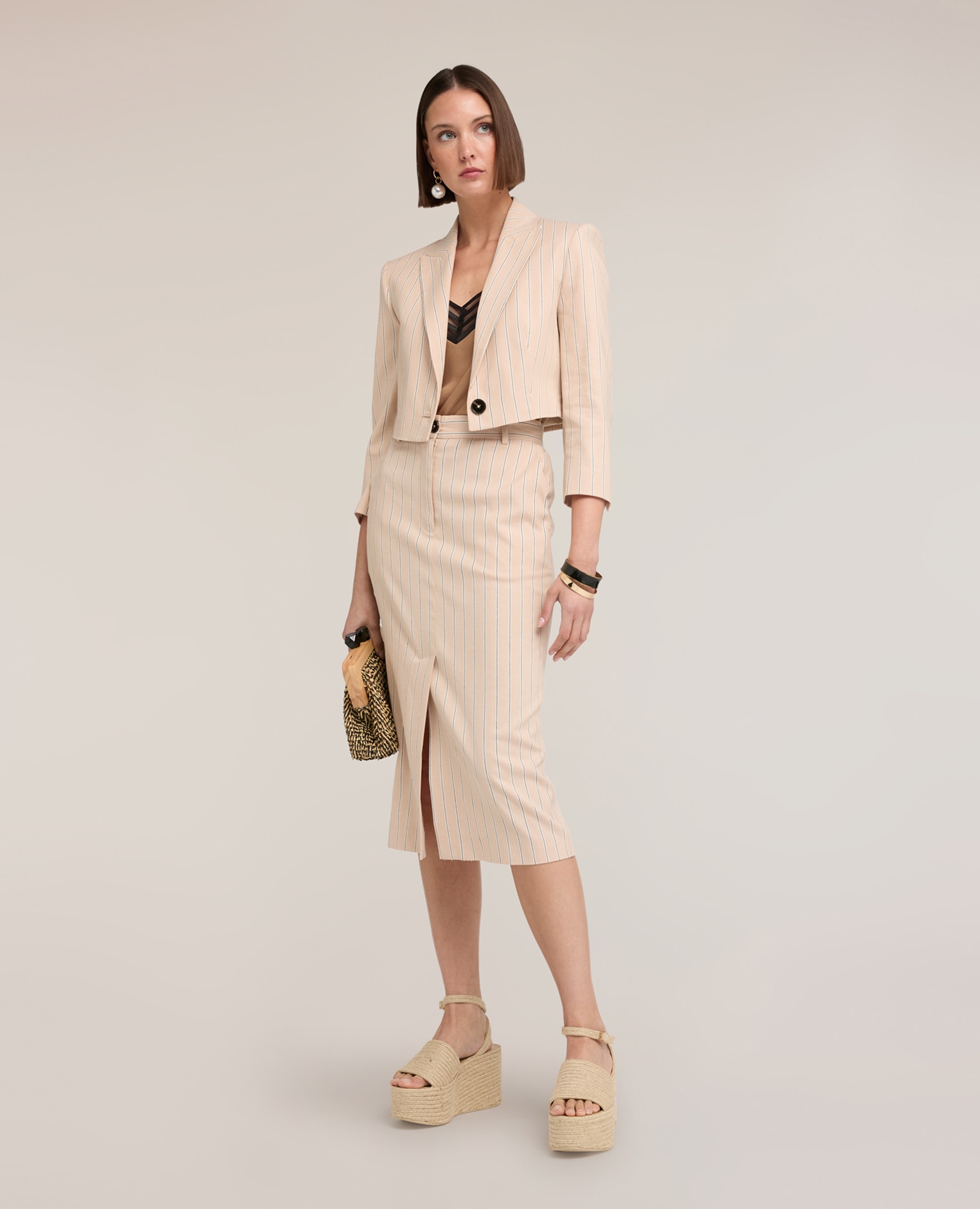 Blazer de mujer spencer de mezcla de lino a rayas modelo cropped con ajuste regular y cierre de botonadura simple con un botón - Motivi - Beige Beige-3