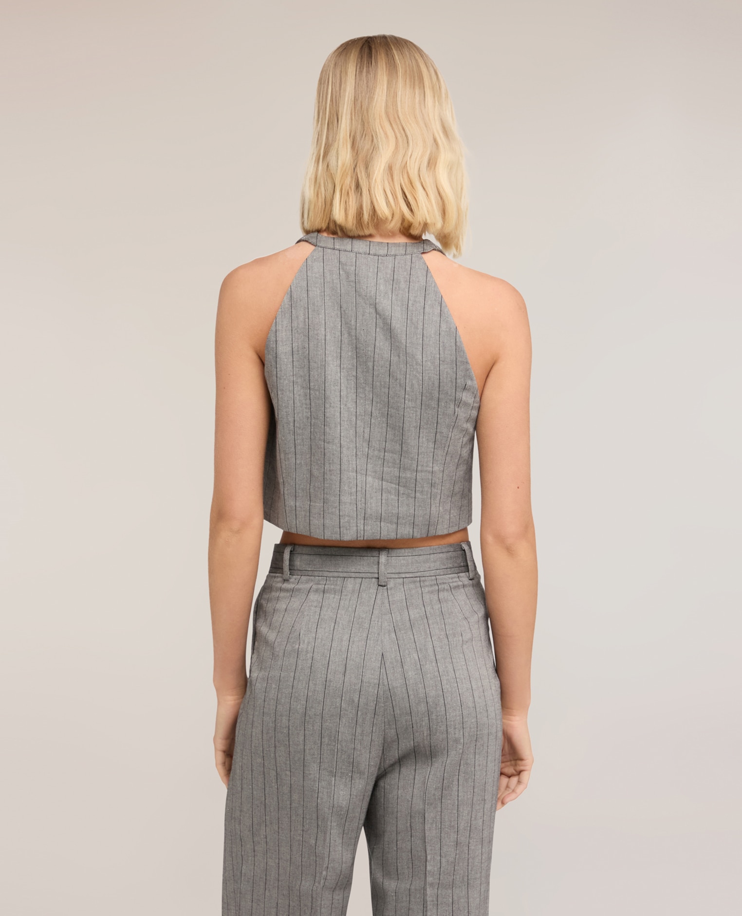 Top de mujer chaleco de rayas diplomáticas en mezcla de lino ajuste entallado con cierre frontal de tres botones - Motivi - Gris Gris-2