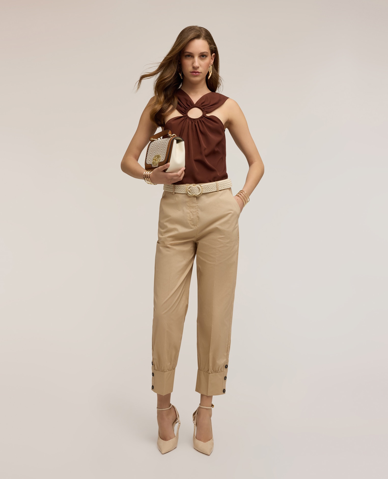 Motivi - Pantalones de mujer con puño en popelín ajuste tapered cierre frontal con botón y cremallera.