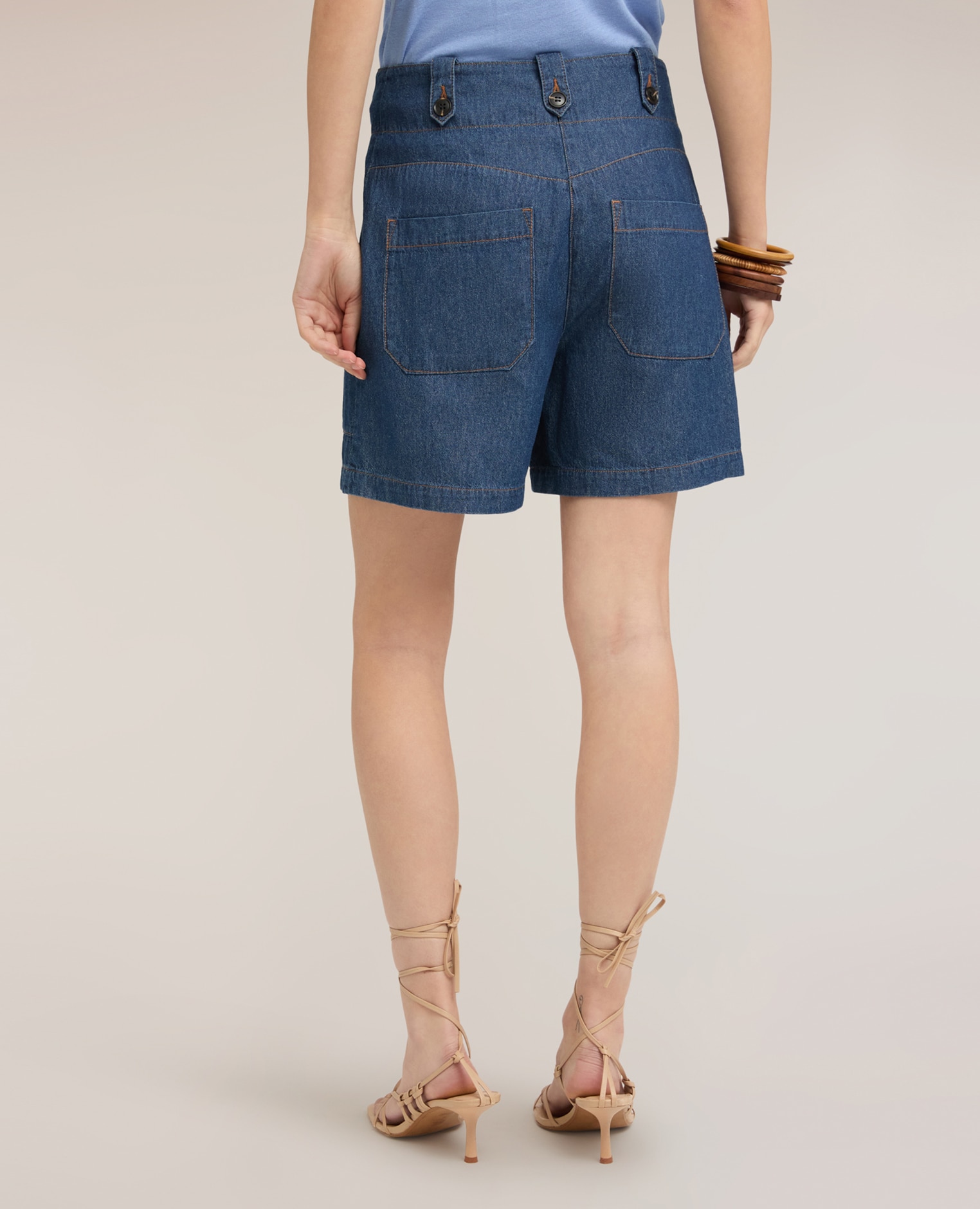 Shorts de mujer de talle alto en denim costuras en contraste de color cierre frontal sartorial - Motivi - Azul Azul-2