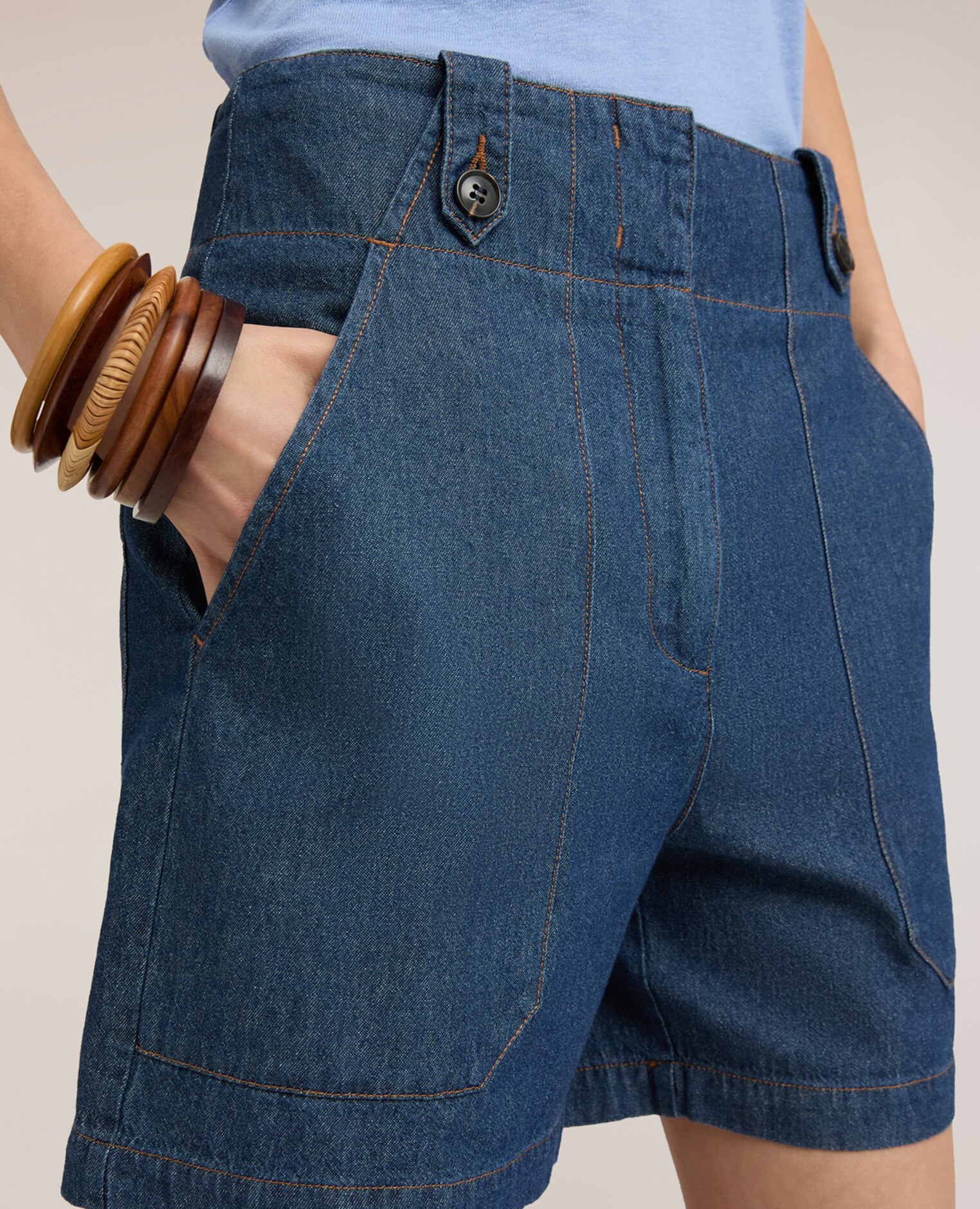 Shorts de mujer de talle alto en denim costuras en contraste de color cierre frontal sartorial - Motivi - Azul Azul-4