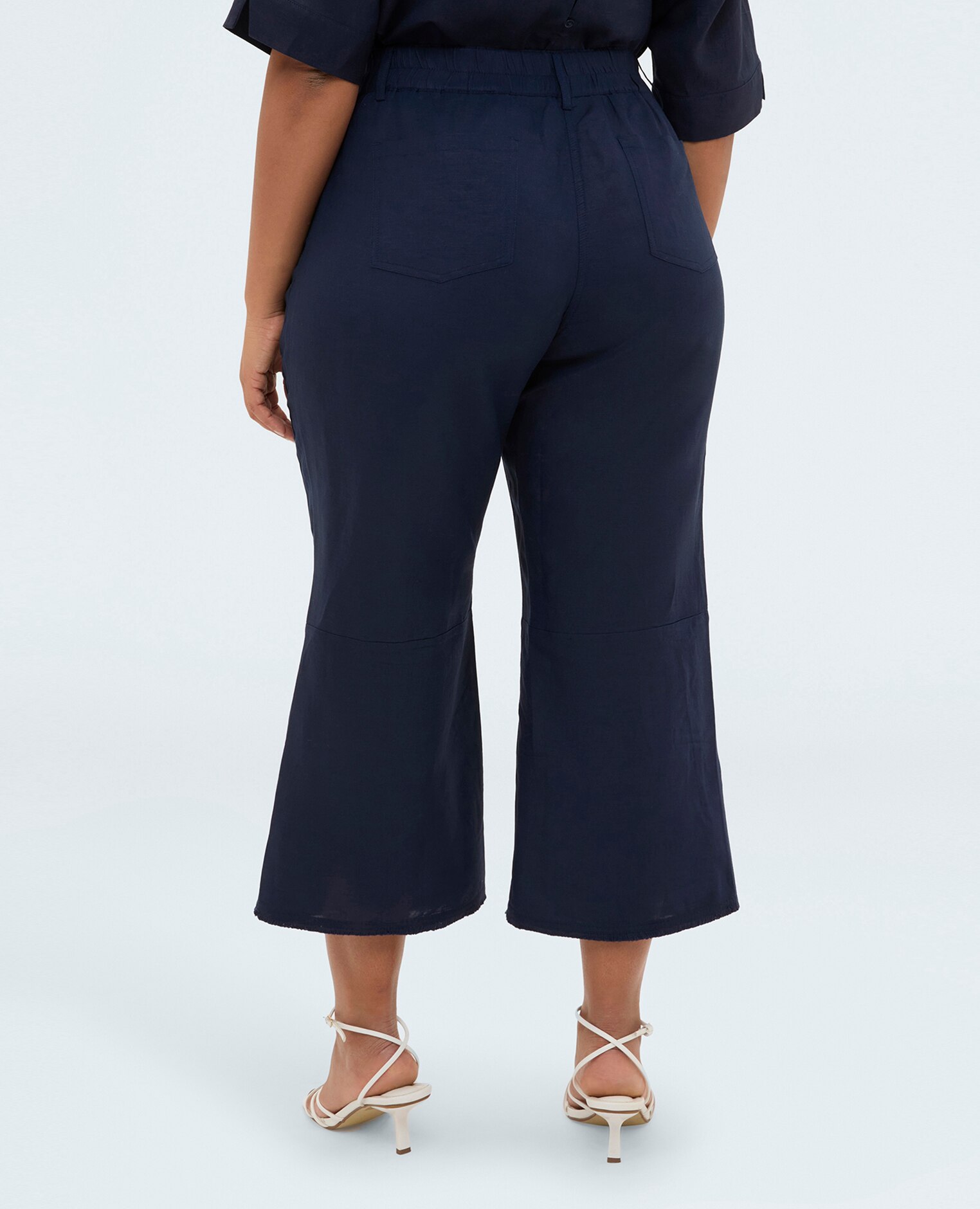 Pantalones de mujer de mezcla de lino y viscosa modelo cropped para un diseño contemporáneo - Fiorella Rubino - Azul Azul-2