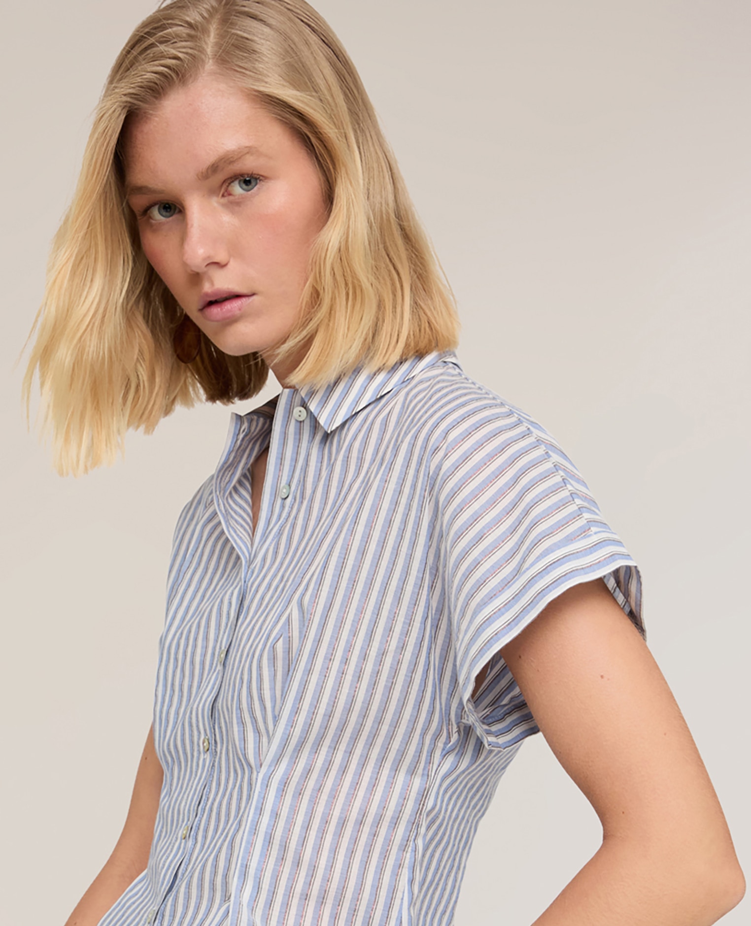 Camisa de mujer de muselina a rayas lurex cuello clásico con cierre frontal de botones - Motivi - Azul claro Azul claro-4