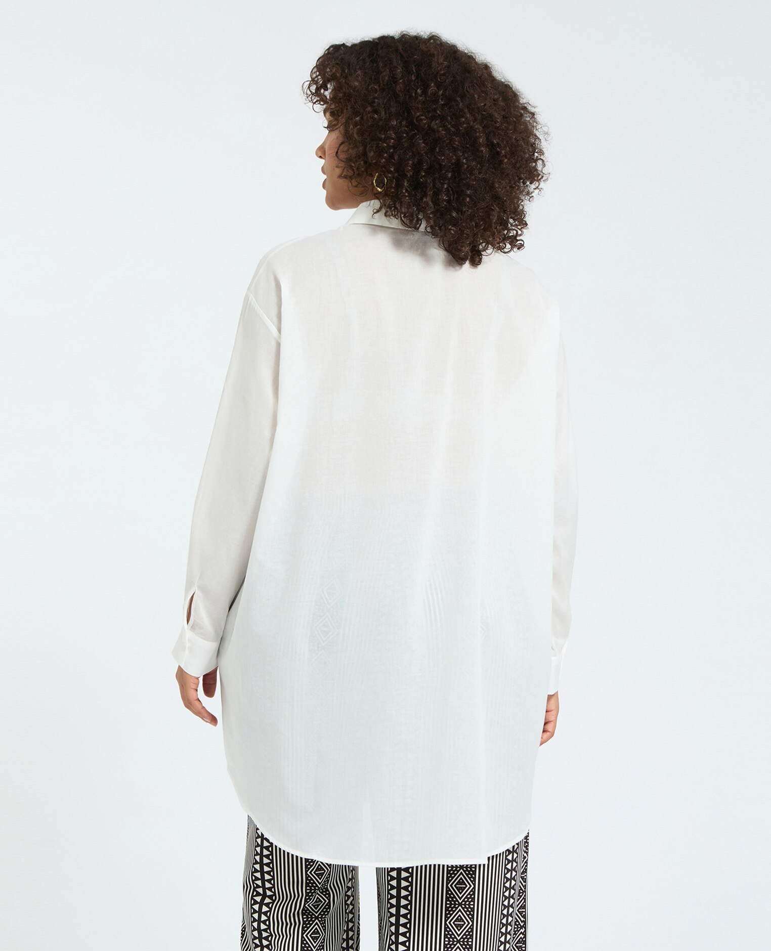 Camisa de mujer larga de algodón dobladillo redondeado y ligeramente más largo en la parte trasera - Fiorella Rubino - Blanco Blanco-2