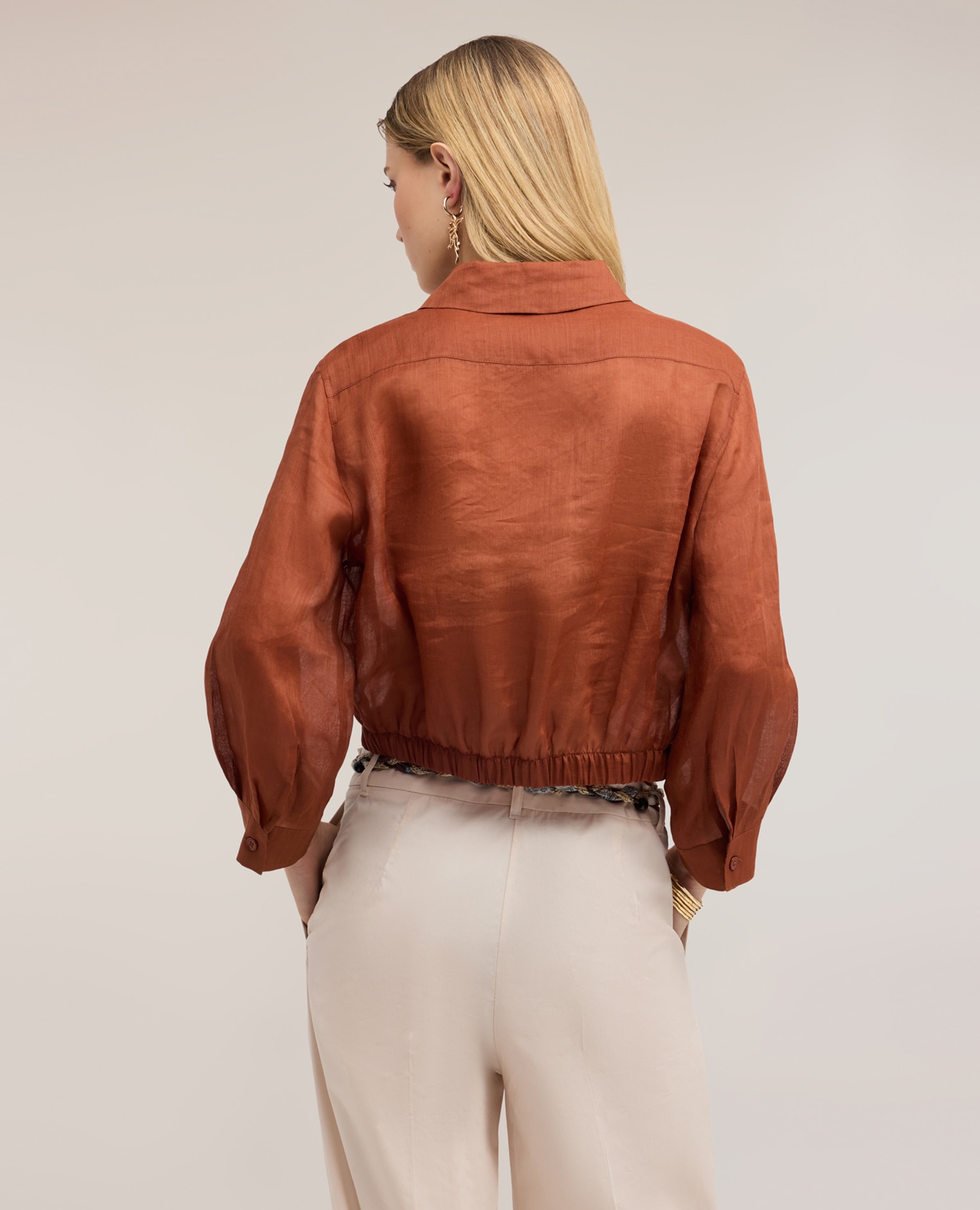Camisa de mujer corta en muselina de ramio abertura frontal con cuello clásico y cierre con botones bajo elástico - Motivi - Naranja Naranja-2