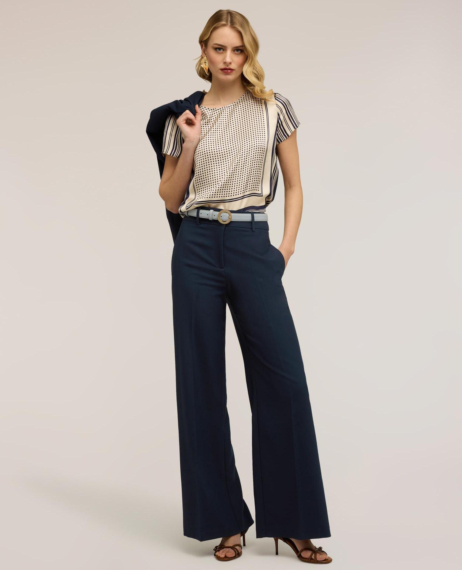 Blusa de mujer de raso con estampado de pañuelo ajuste boxy con mangas cortas - Motivi - Azul Azul-1