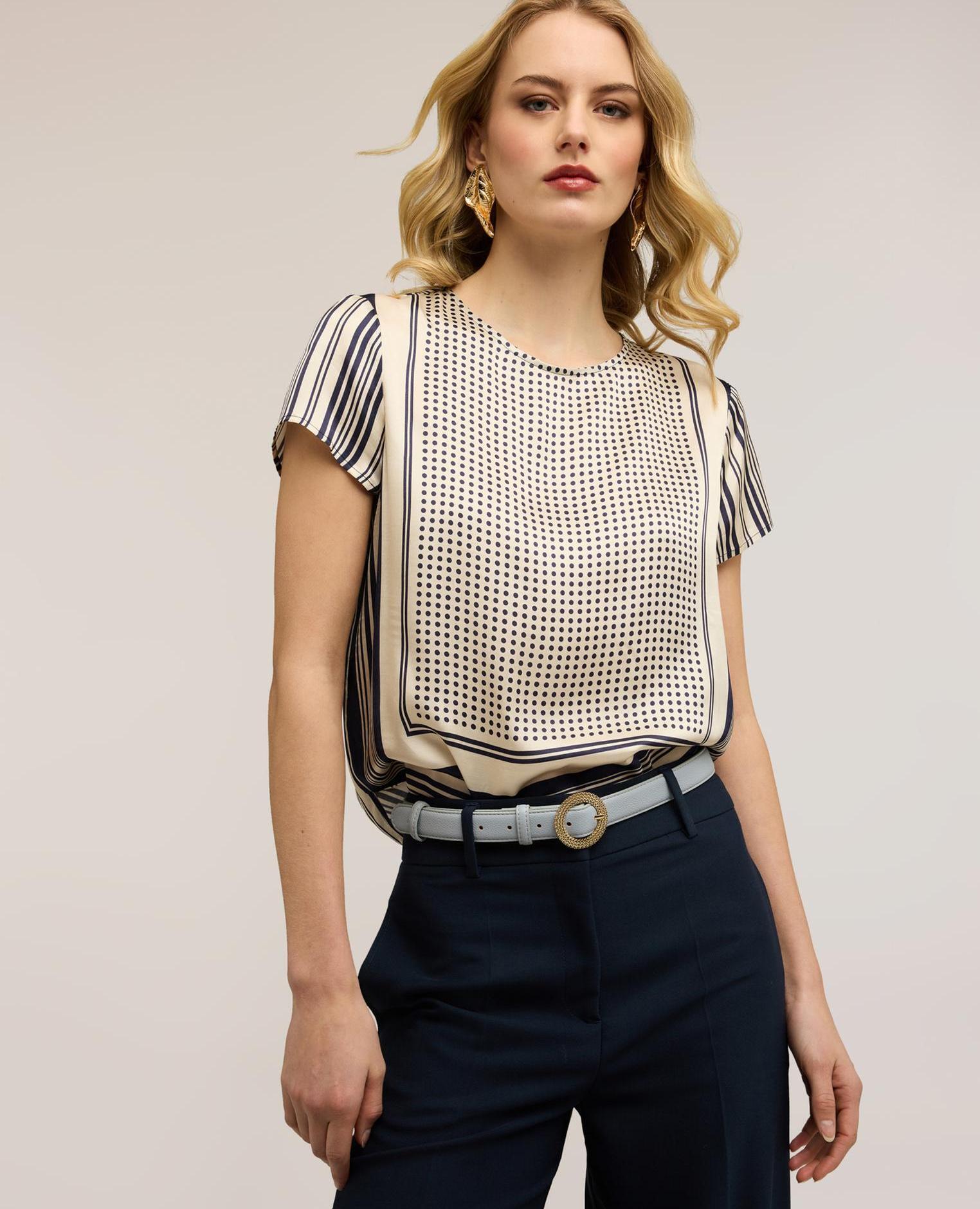 Blusa de mujer de raso con estampado de pañuelo ajuste boxy con mangas cortas - Motivi - Azul Azul-3