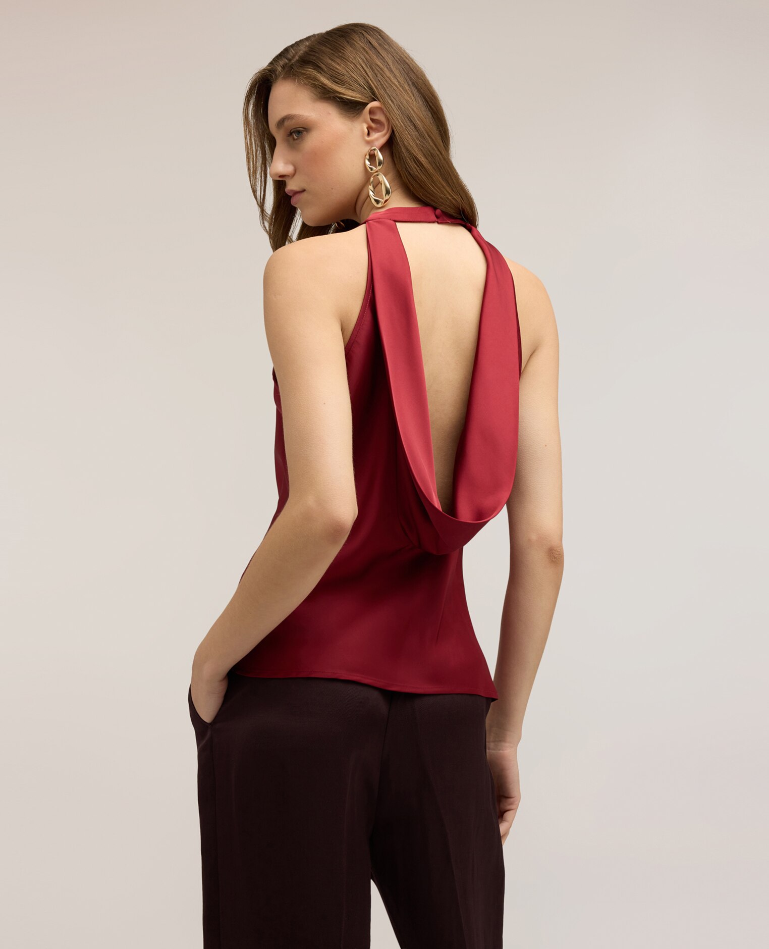 Top de mujer de raso con drapeado posterior escote halter - Motivi - Burdeos Burdeos-2