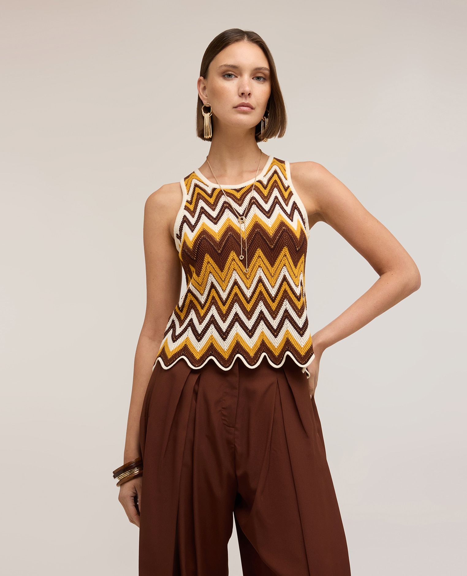 Motivi - Top de mujer de punto fantasía chevron modelo corto con ajuste regular.