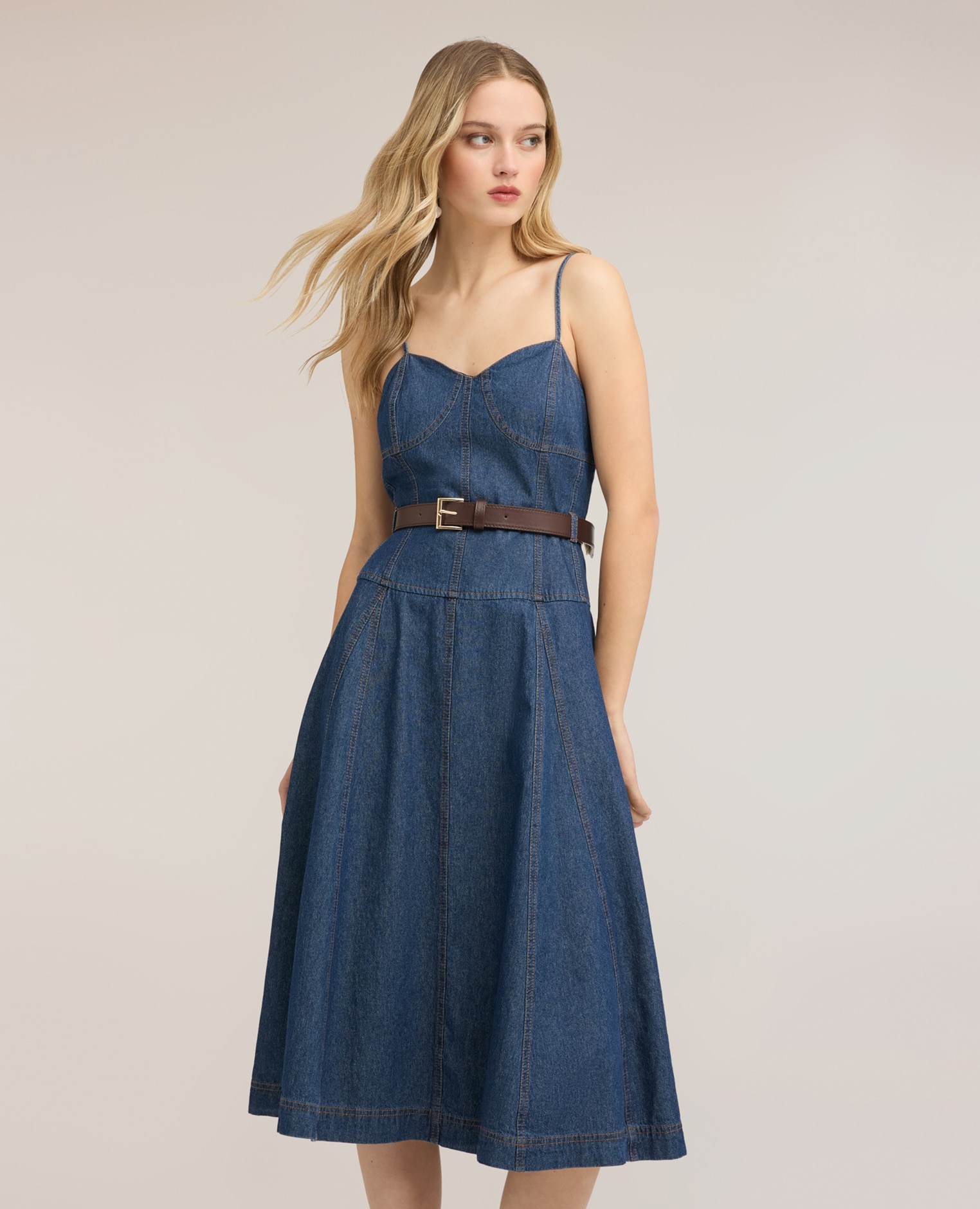 Vestido midi en denim con escote corazón tirantes finos ajustables escote corazón con cortes moldeadores - Motivi - Azul Azul-3