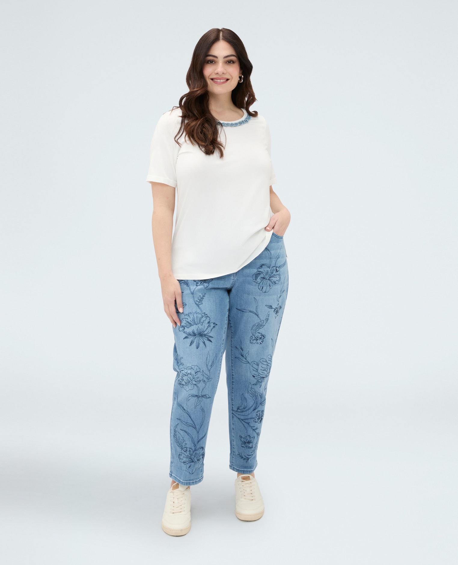 Camiseta de mujer de algodón con aplicación en el escote ajuste y diseño para el máximo confort - Fiorella Rubino - Blanco Blanco-3