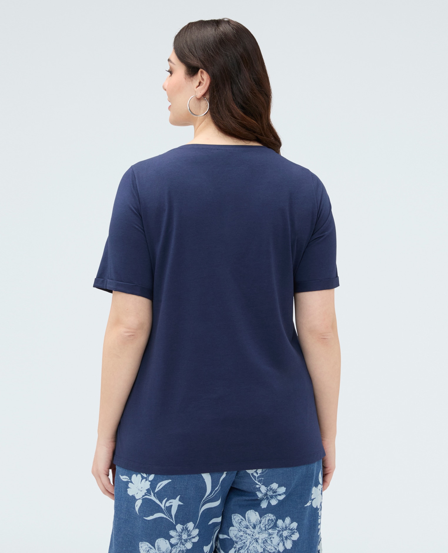 Camiseta de mujer de algodón con aplicación en el escote ajuste y diseño para el máximo confort - Fiorella Rubino - Azul Azul-2