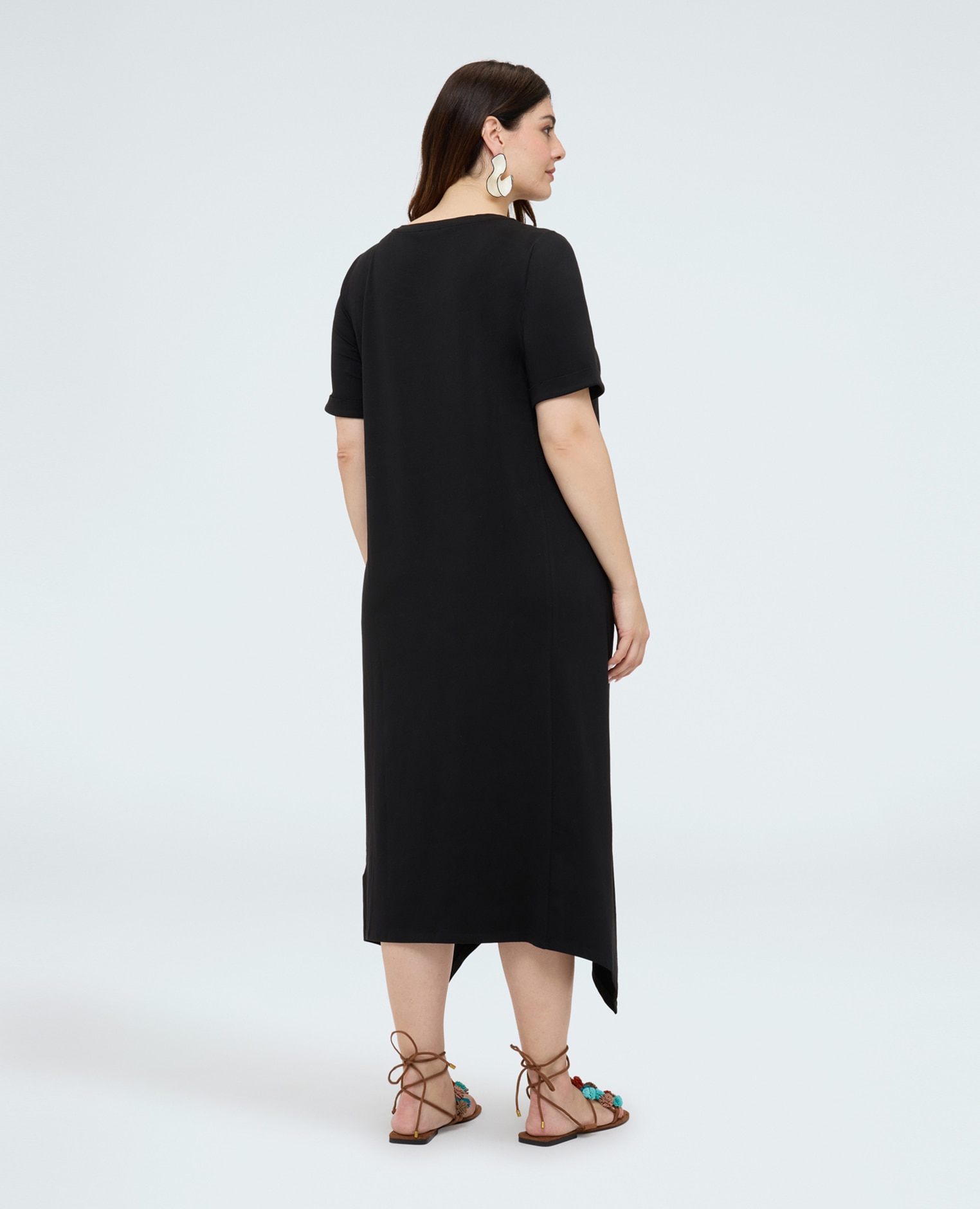 Vestido con detalle calado en el cuello línea amplia y acampanada desde el busto con dobladillo asimétrico y aberturas laterales en el bajo - Fiorella Rubino - Negro Negro-2