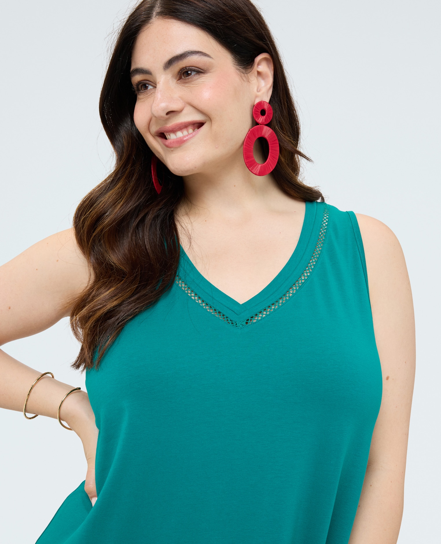 Vestido midi con escote en v e inserto calado escote en v con detalle calado - Fiorella Rubino - Verde Verde-4