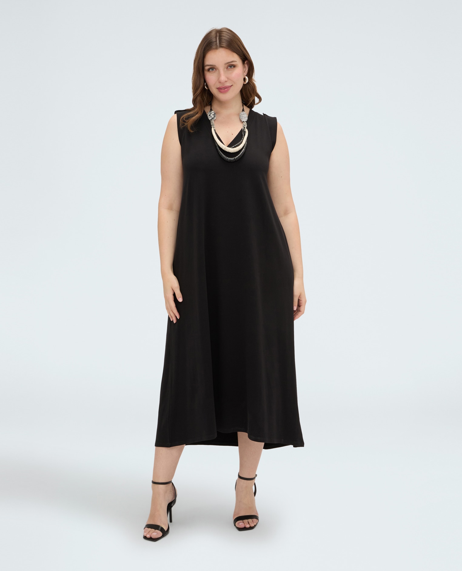 Vestido largo con escote en v hombros con aplicaciones de botón decorativo - Fiorella Rubino - Negro Negro-1