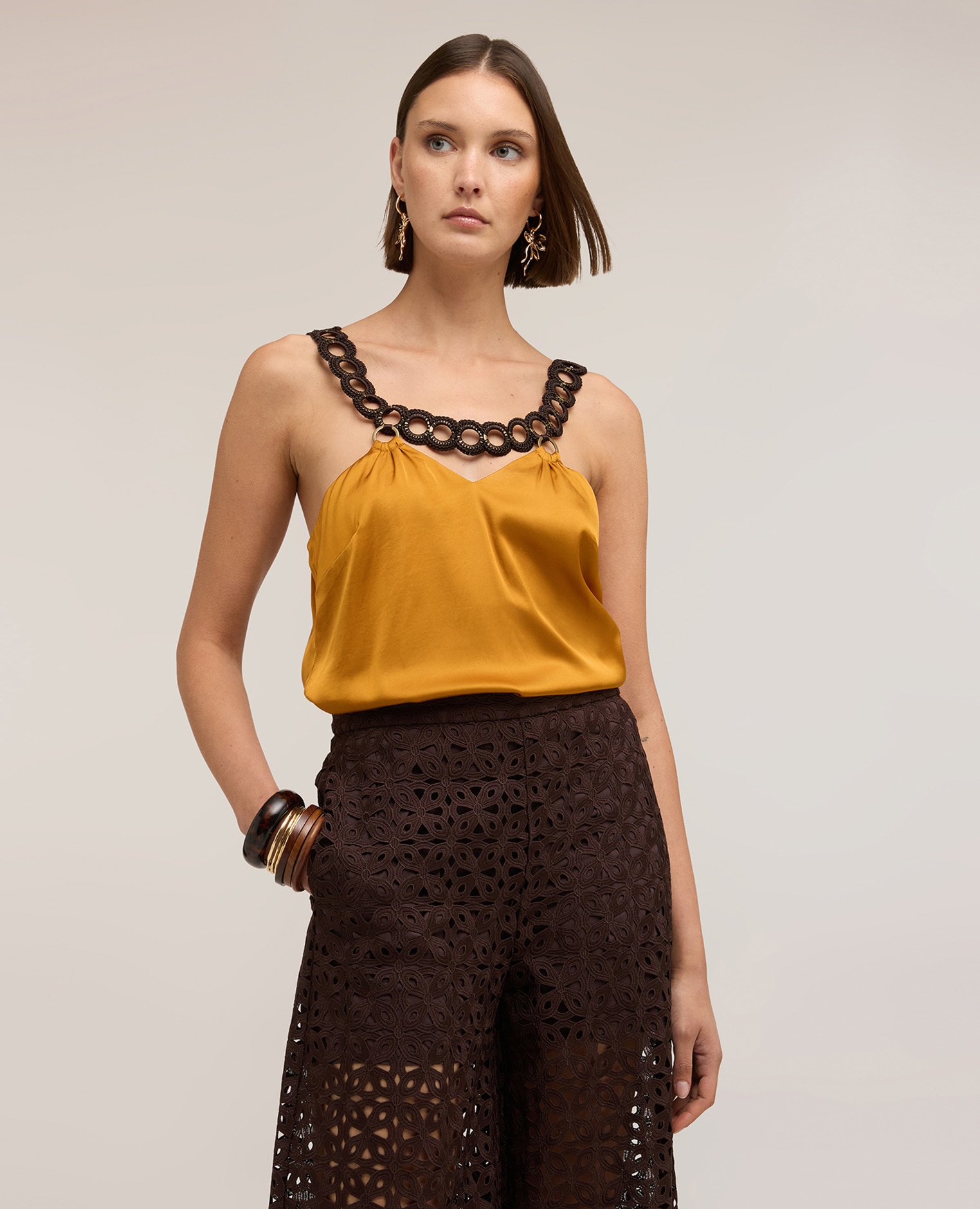 Top de mujer de raso con detalle metálico ajuste regular de línea recta - Motivi - Amarillo Amarillo-1