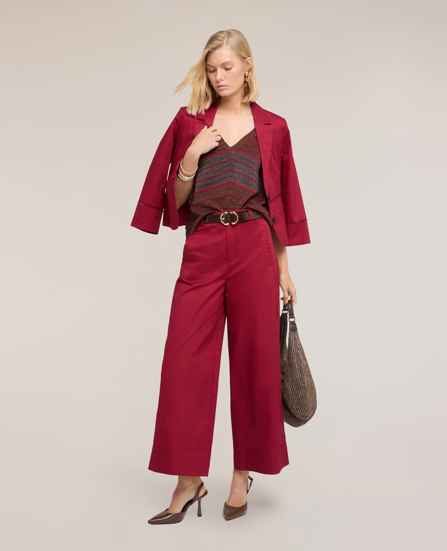 Pantalones de mujer cropped de sarga de algodón abertura frontal con botón y cremallera - Motivi - Burdeos Burdeos-1