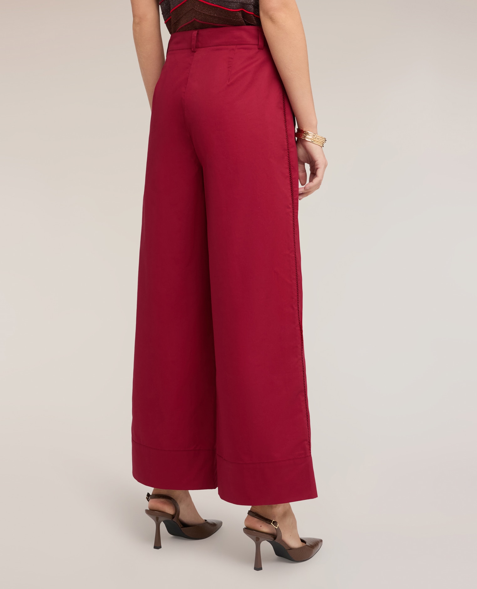 Pantalones de mujer cropped de sarga de algodón abertura frontal con botón y cremallera - Motivi - Burdeos Burdeos-2