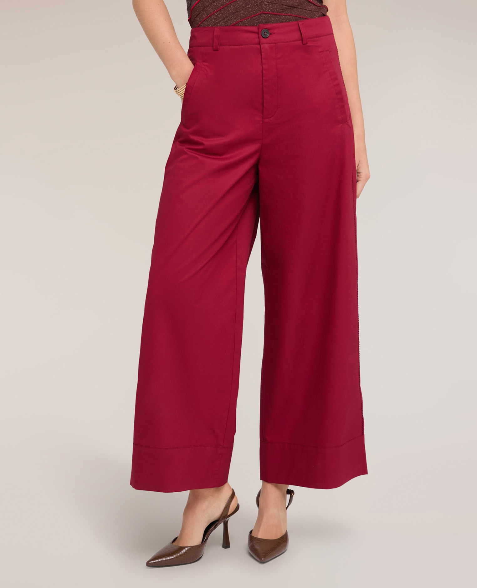 Pantalones de mujer cropped de sarga de algodón abertura frontal con botón y cremallera - Motivi - Burdeos Burdeos-3