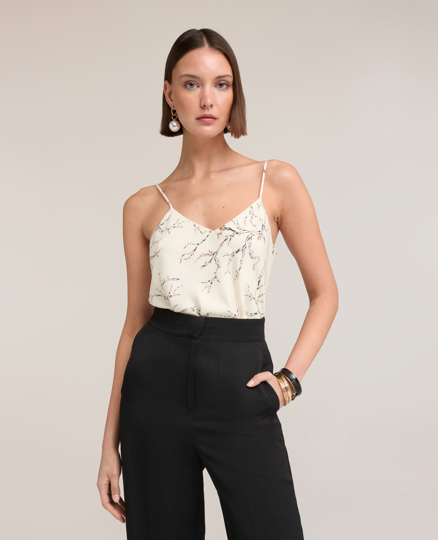 Top de mujer de raso con estampado de flores escote en v ajuste regular - Motivi - Blanco Blanco-1