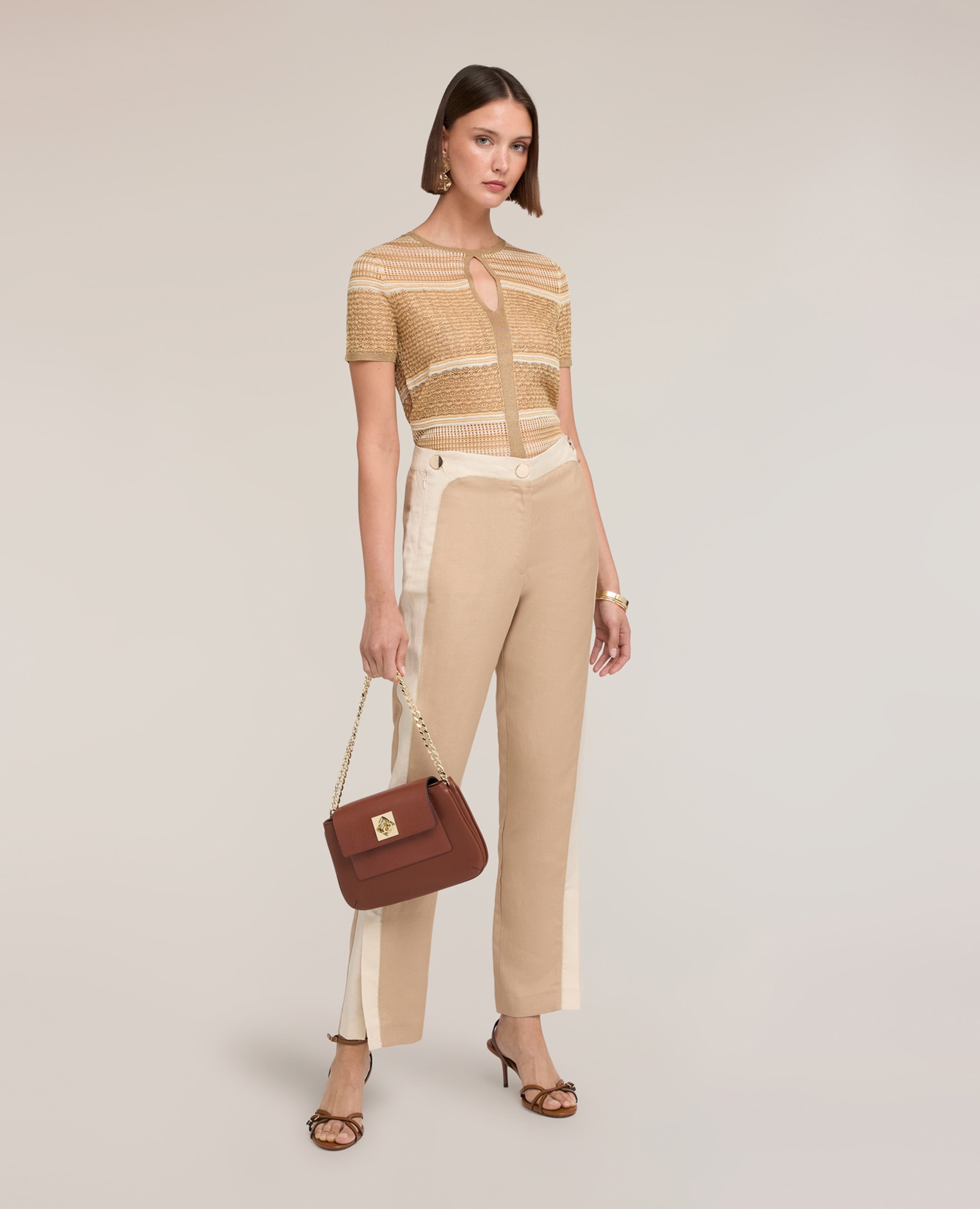 Jersey de mujer de rayas mezcla lurex modelo corto con cuello redondo y abertura central con keyhole - Motivi - Beige Beige-3