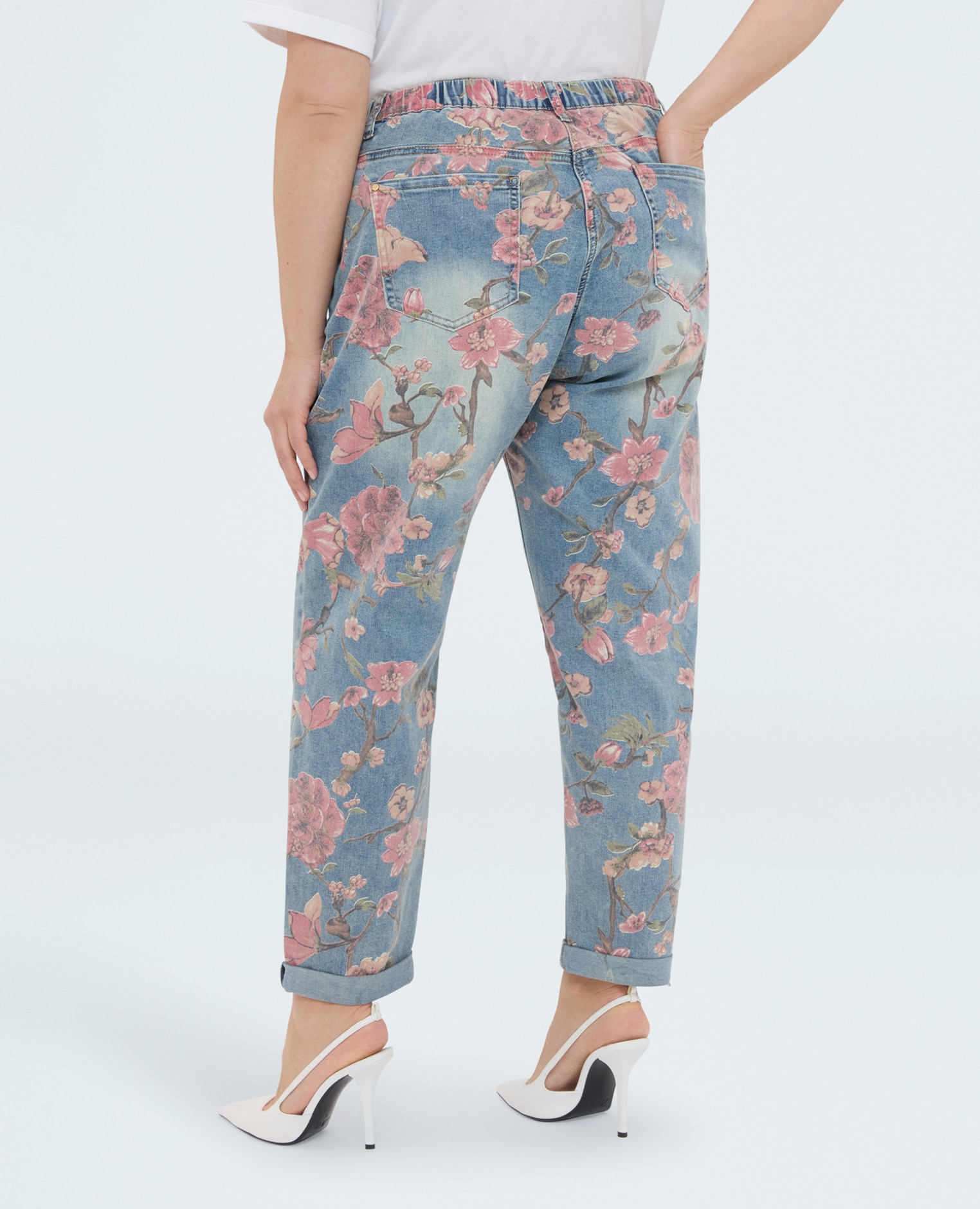 Vaqueros de mujer barrell con estampado floral cierre con 4 botones y cremallera delante elástico en cintura detrás - Fiorella Rubino - Azul claro Azul claro-2