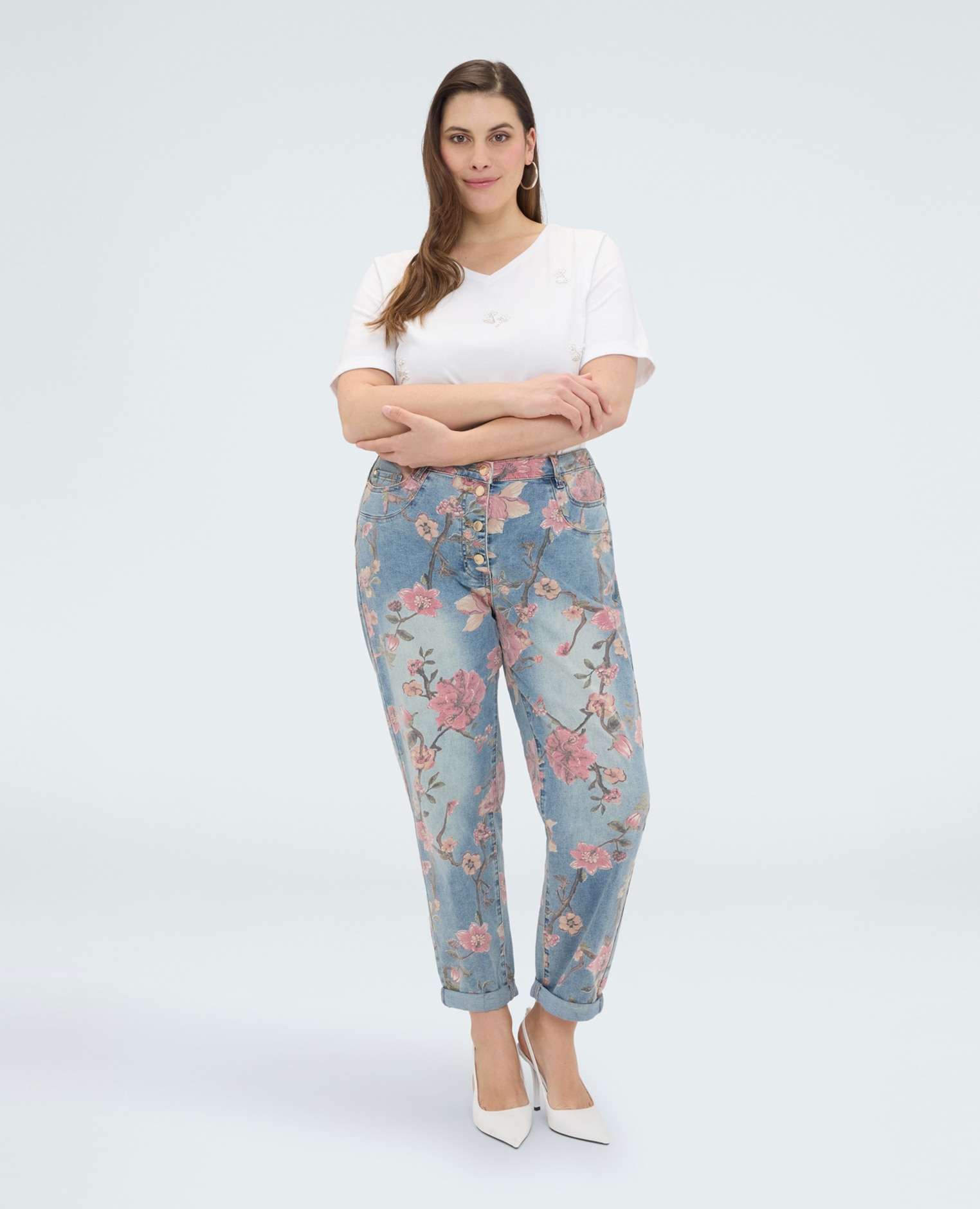 Fiorella Rubino - Vaqueros de mujer barrell con estampado floral cierre con 4 botones y cremallera delante elástico en cintura detrás.