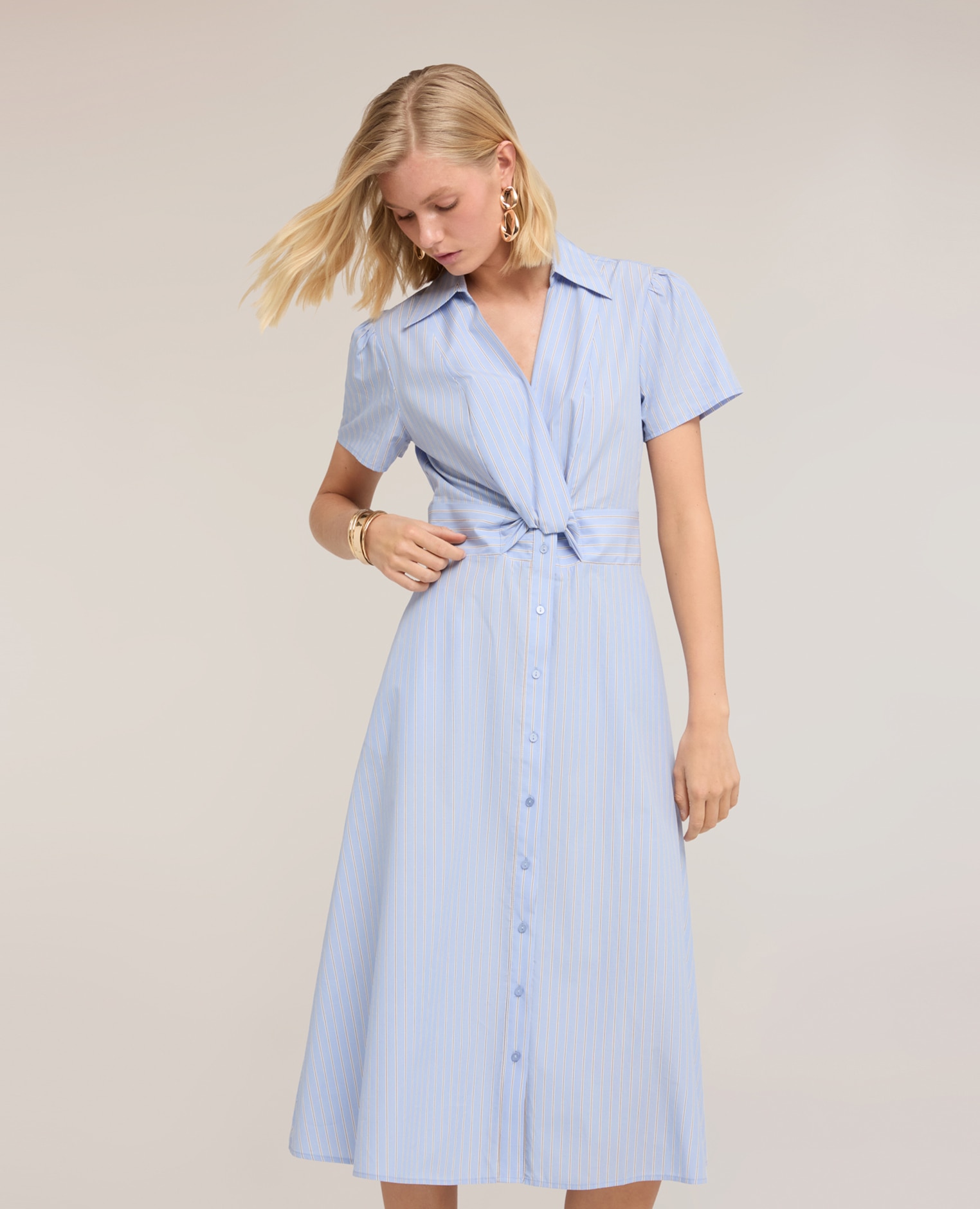 Vestido camisero midi en popelina a rayas abertura frontal con botones cuello clásico - Motivi - Azul claro Azul claro-3