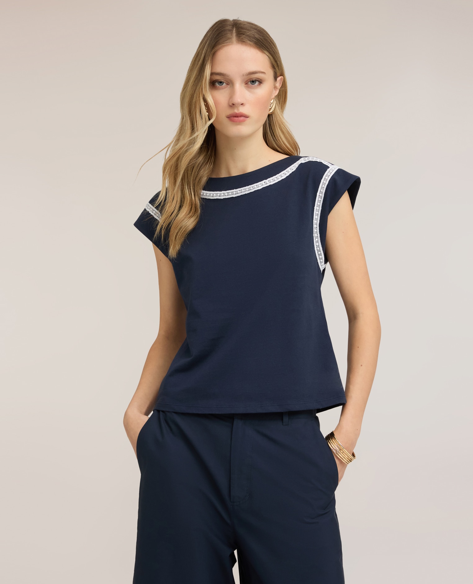 Camiseta de mujer tipo kimono con bordados ajuste regular con escote barco - Motivi - Azul Azul-1
