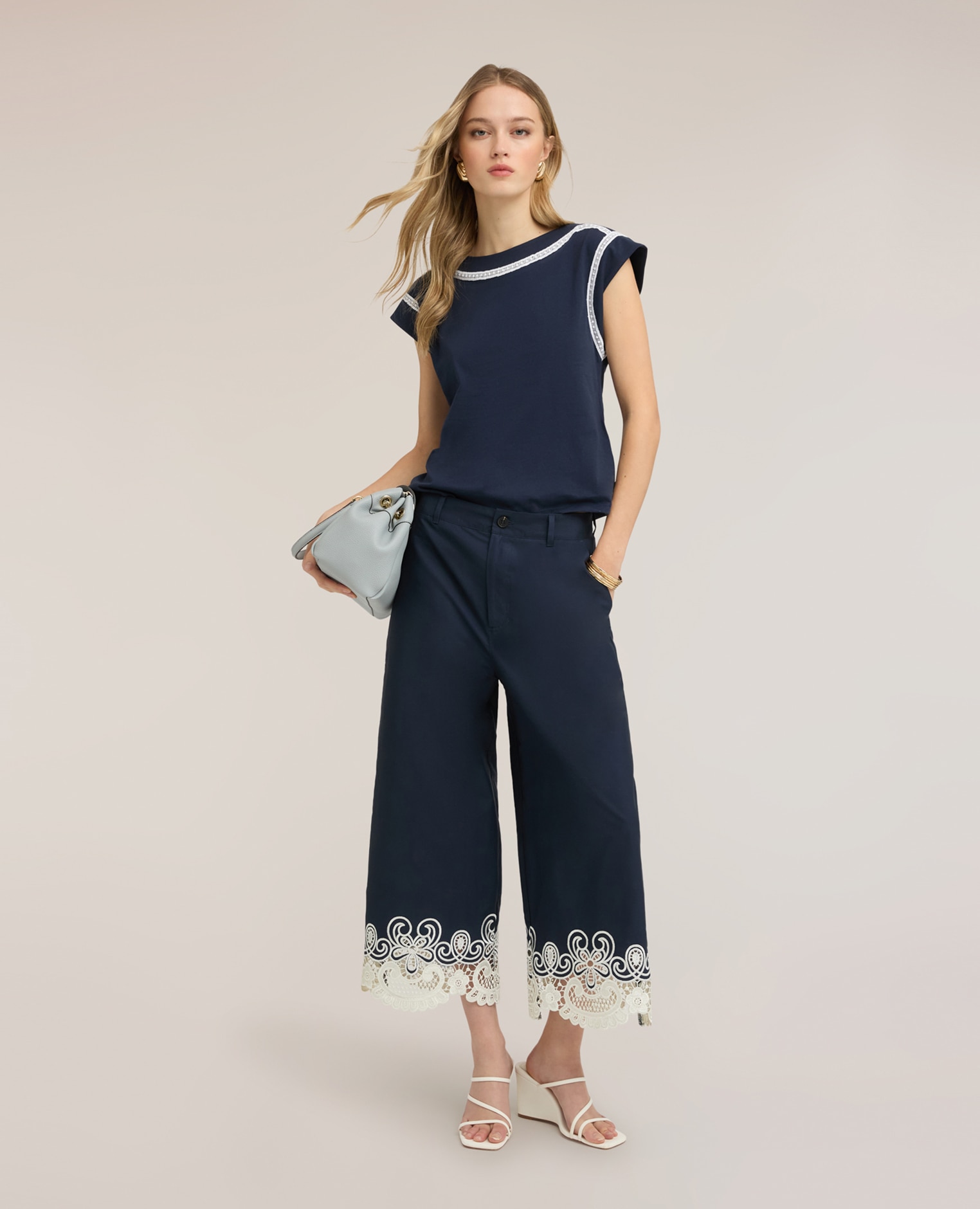 Camiseta de mujer tipo kimono con bordados ajuste regular con escote barco - Motivi - Azul Azul-3