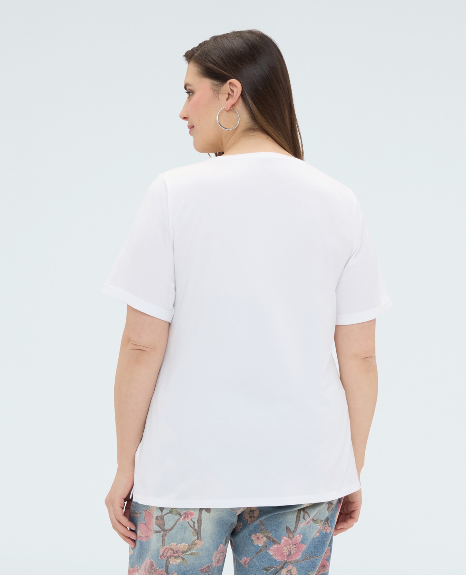 Camiseta de mujer de algodón con flores de cuentas embellecida con bordados florales de cuentas distribuidos en la parte delantera - Fiorella Rubino - Blanco Blanco-2