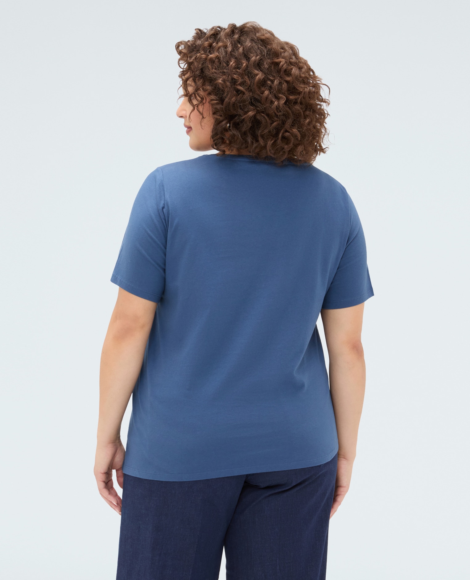 Camiseta de mujer con hotfix y detalle de anilla hotfix distribuidos en la parte delantera y detalle de anilla en el bajo - Fiorella Rubino - Azul Azul-2