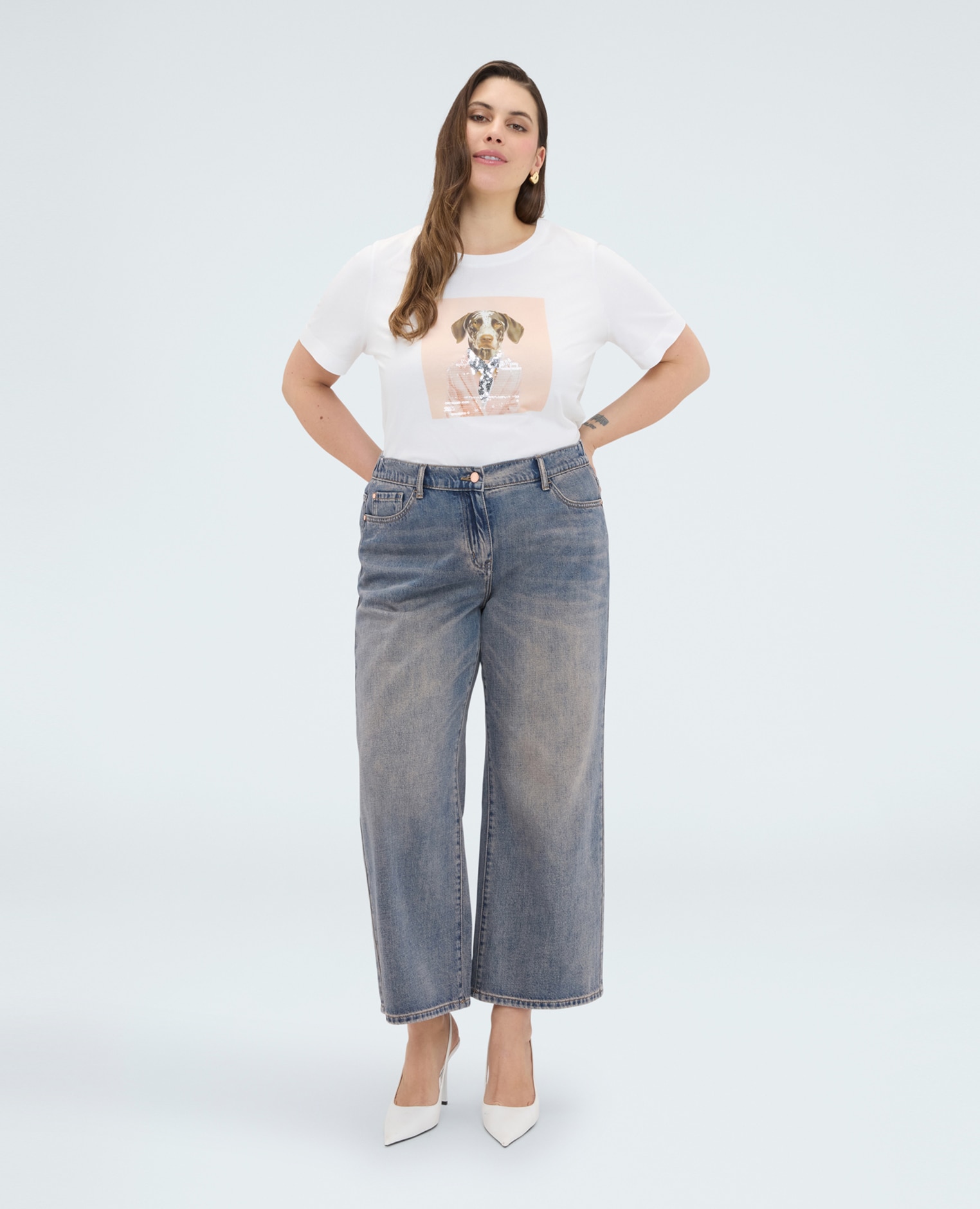 Camiseta de mujer perro chic con detalles luminosos estampado frontal con aplicaciones decorativas - Fiorella Rubino - Blanco Blanco-3