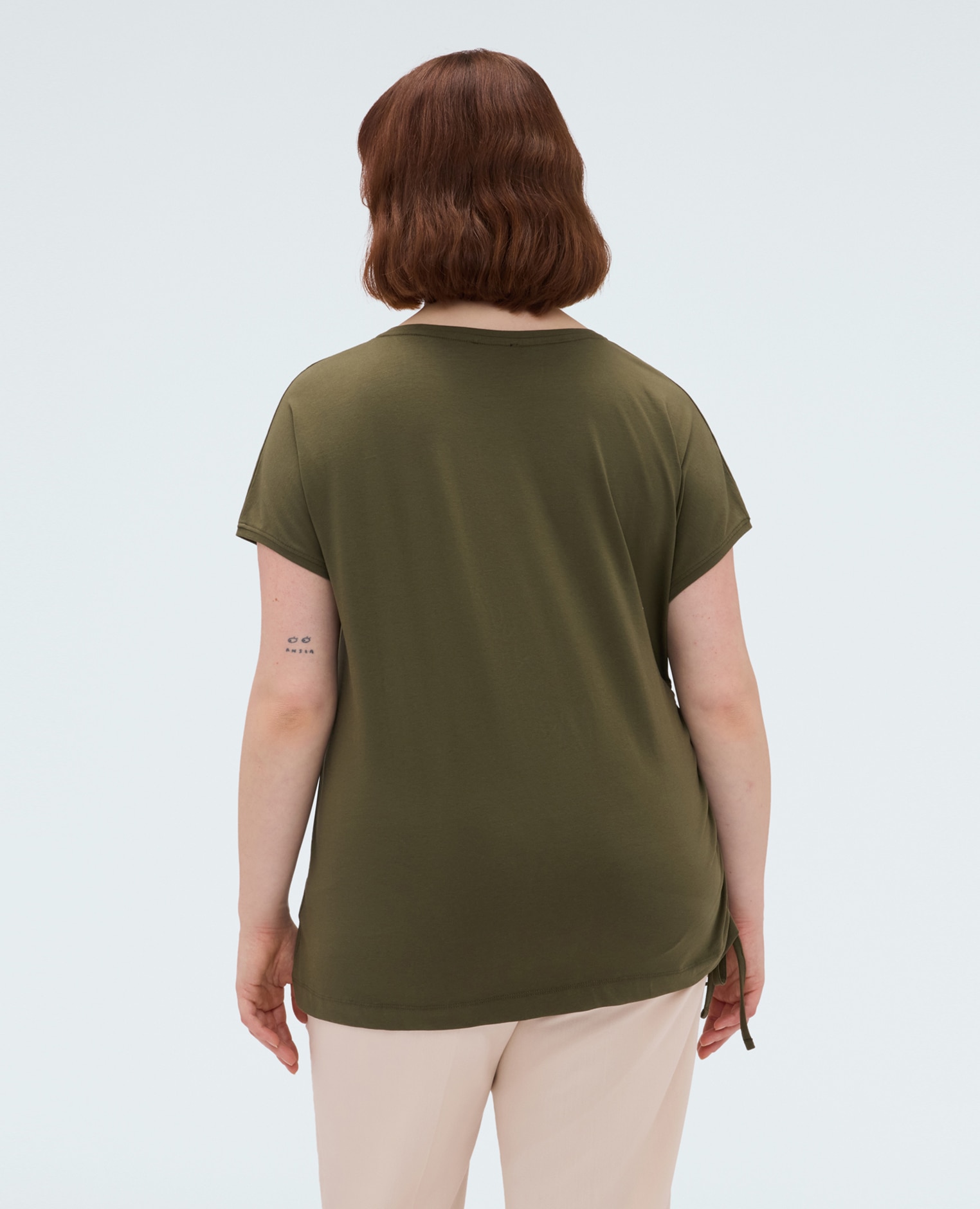 Camiseta de mujer de jersey con estampado y bordado inscripción en el frente y estampado tropical - Fiorella Rubino - Verde militar Verde militar-2