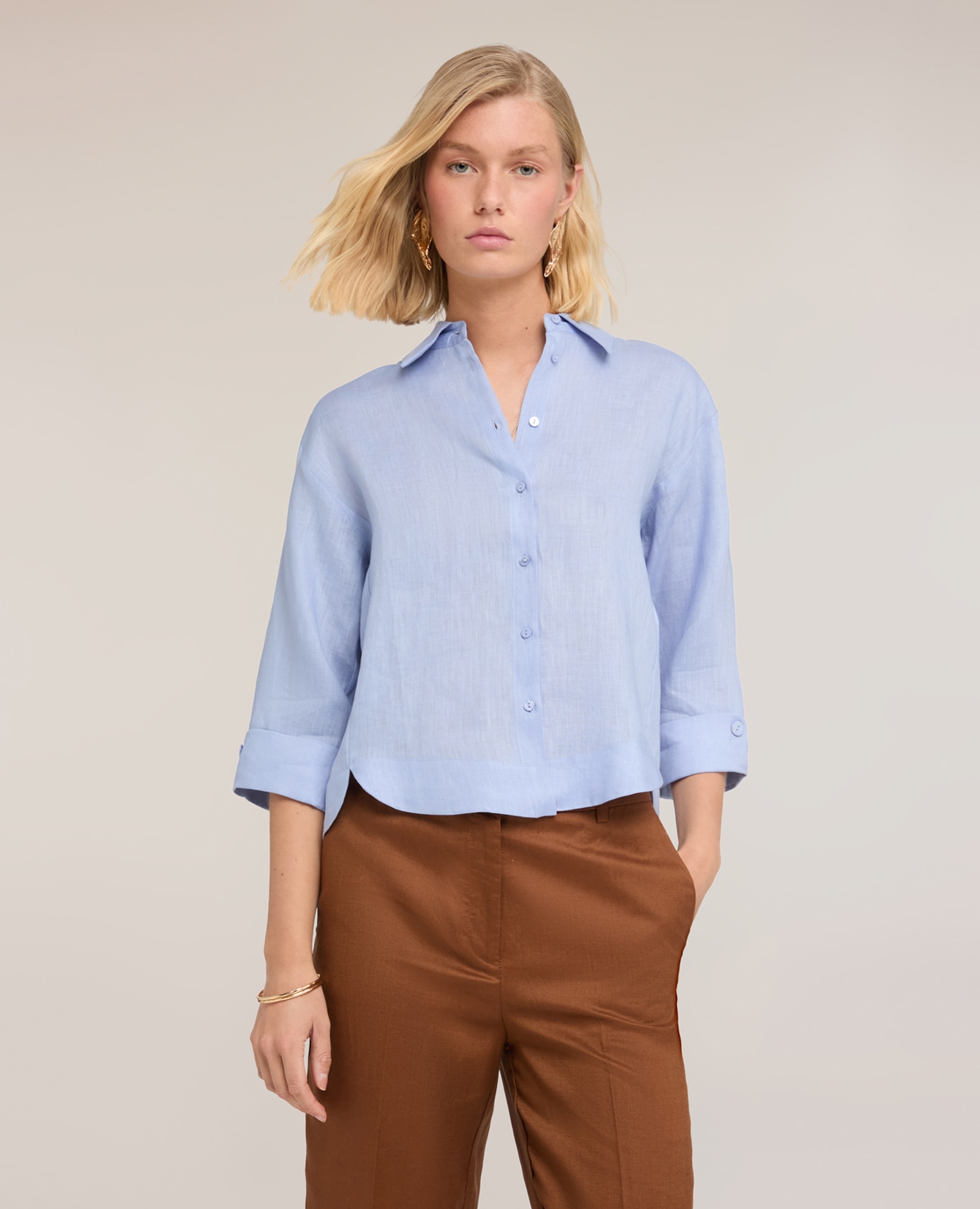 Motivi - Camisa de mujer boxy de lino cierre frontal con cuello clásico y botones a la vista.