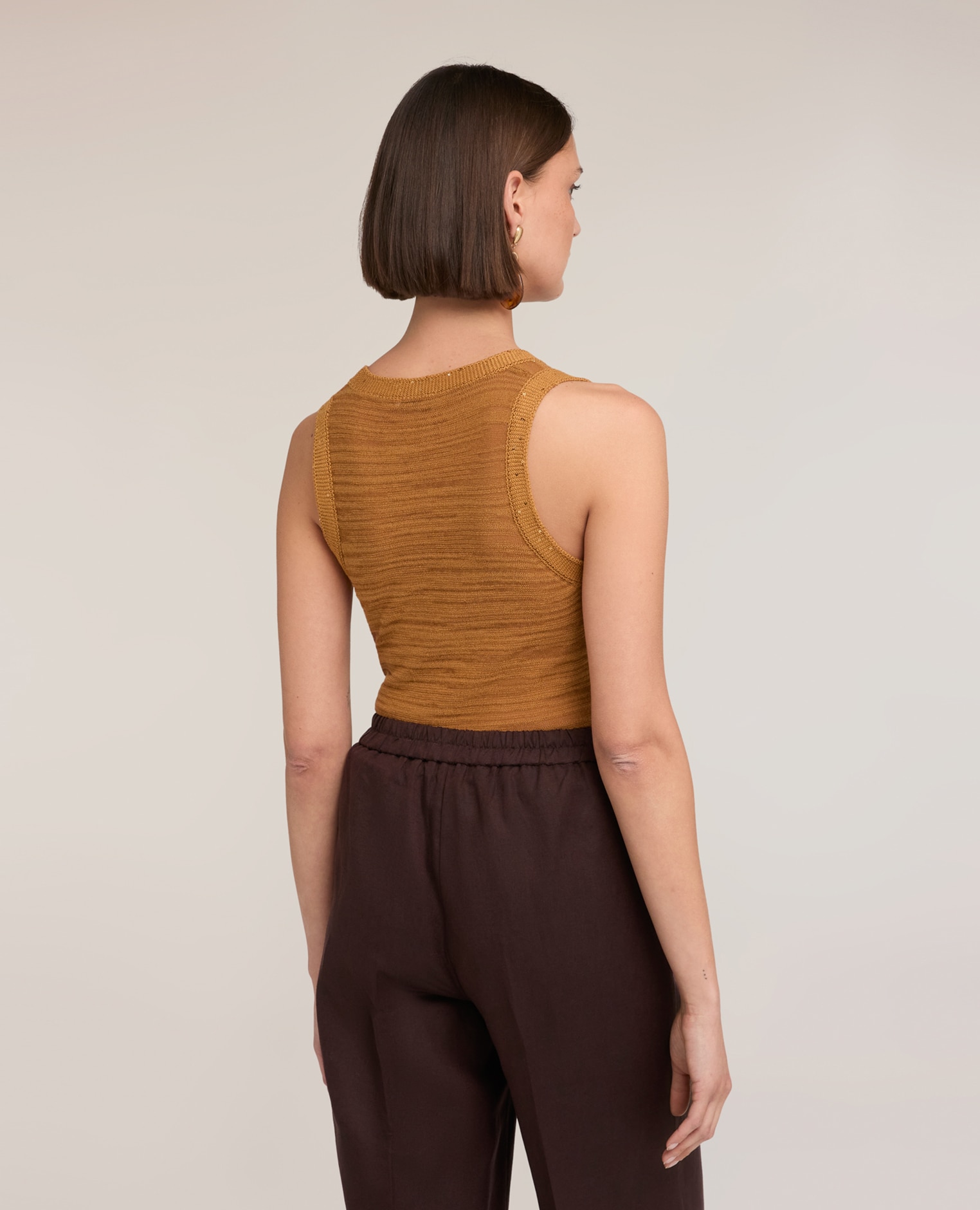 Top de mujer de punto con bordes de lentejuelas escote redondo y bordes bordados con micro lentejuelas - Motivi - Amarillo Amarillo-2