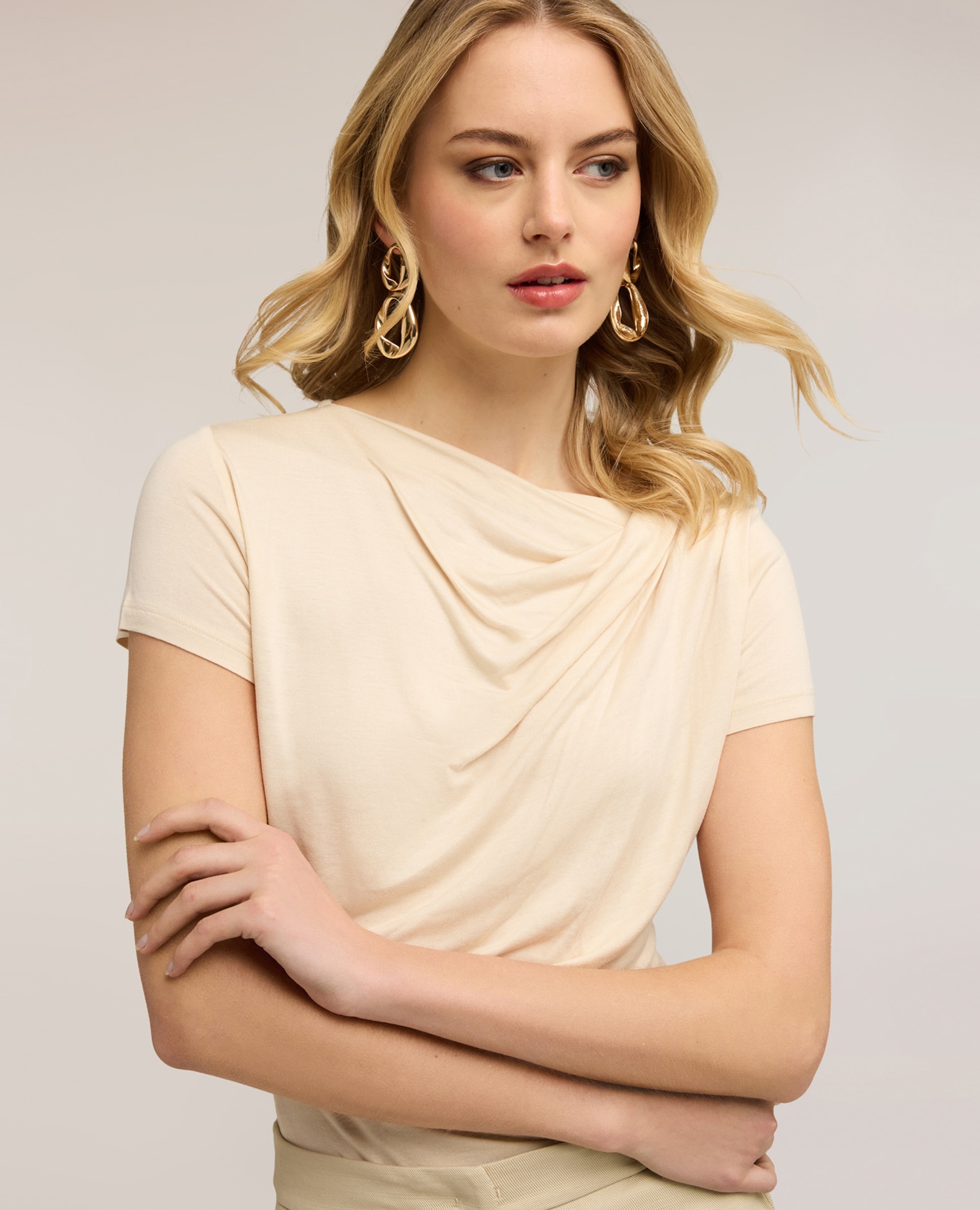 Camiseta de mujer de jersey con drapeado ajuste entallado con drapeado frontal - Motivi - Beige Beige-4