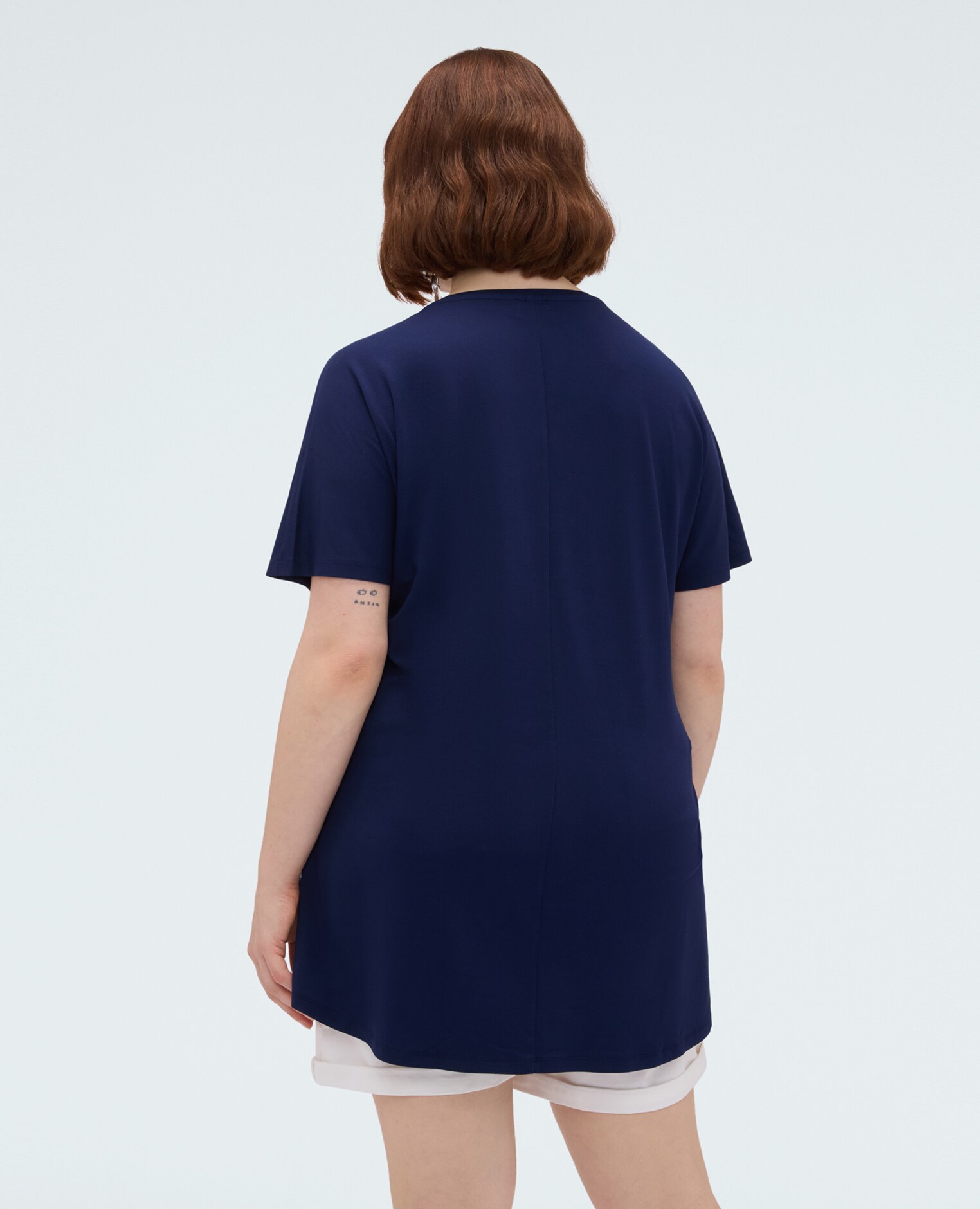 Camiseta de mujer de viscosa con letras y lentejuelas estampado con inscripción y detalle en lentejuelas en el frente - Fiorella Rubino - Azul Azul-2
