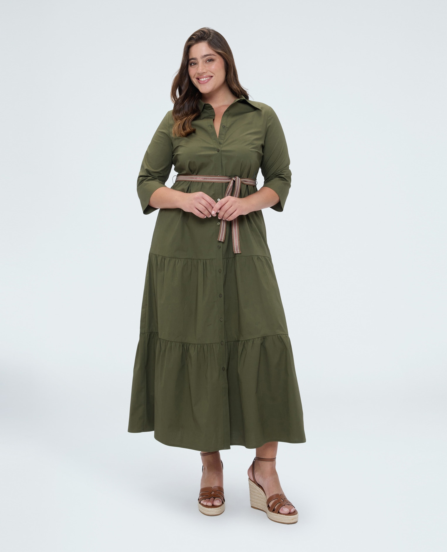 Vestido camisero power en viscosa cierre con botones en el frente y mangas de tres cuartos - Fiorella Rubino - Verde Verde-1