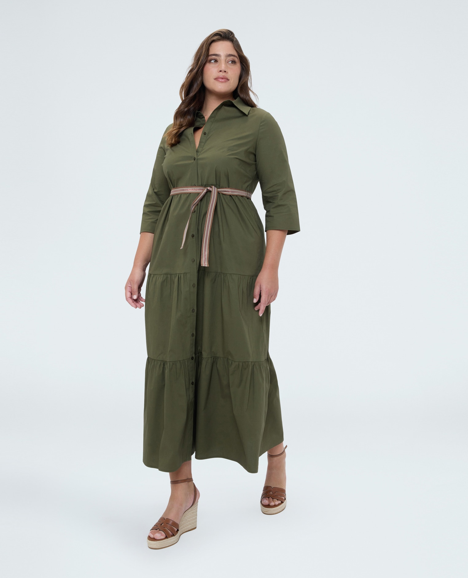 Vestido camisero power en viscosa cierre con botones en el frente y mangas de tres cuartos - Fiorella Rubino - Verde Verde-3