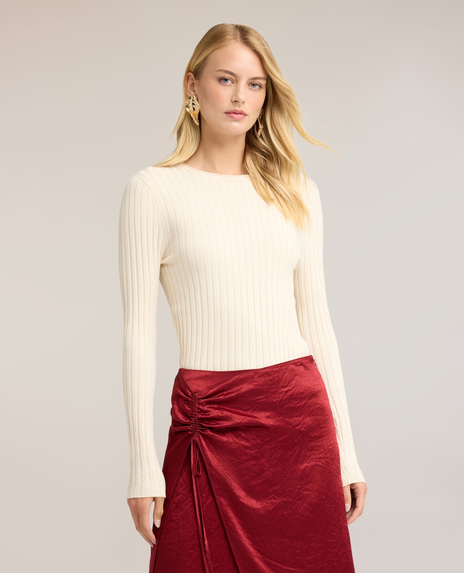 Jersey de mujer de canalé plano con puño acampanado ajuste entallado largo medio - Motivi - Blanco Blanco-1