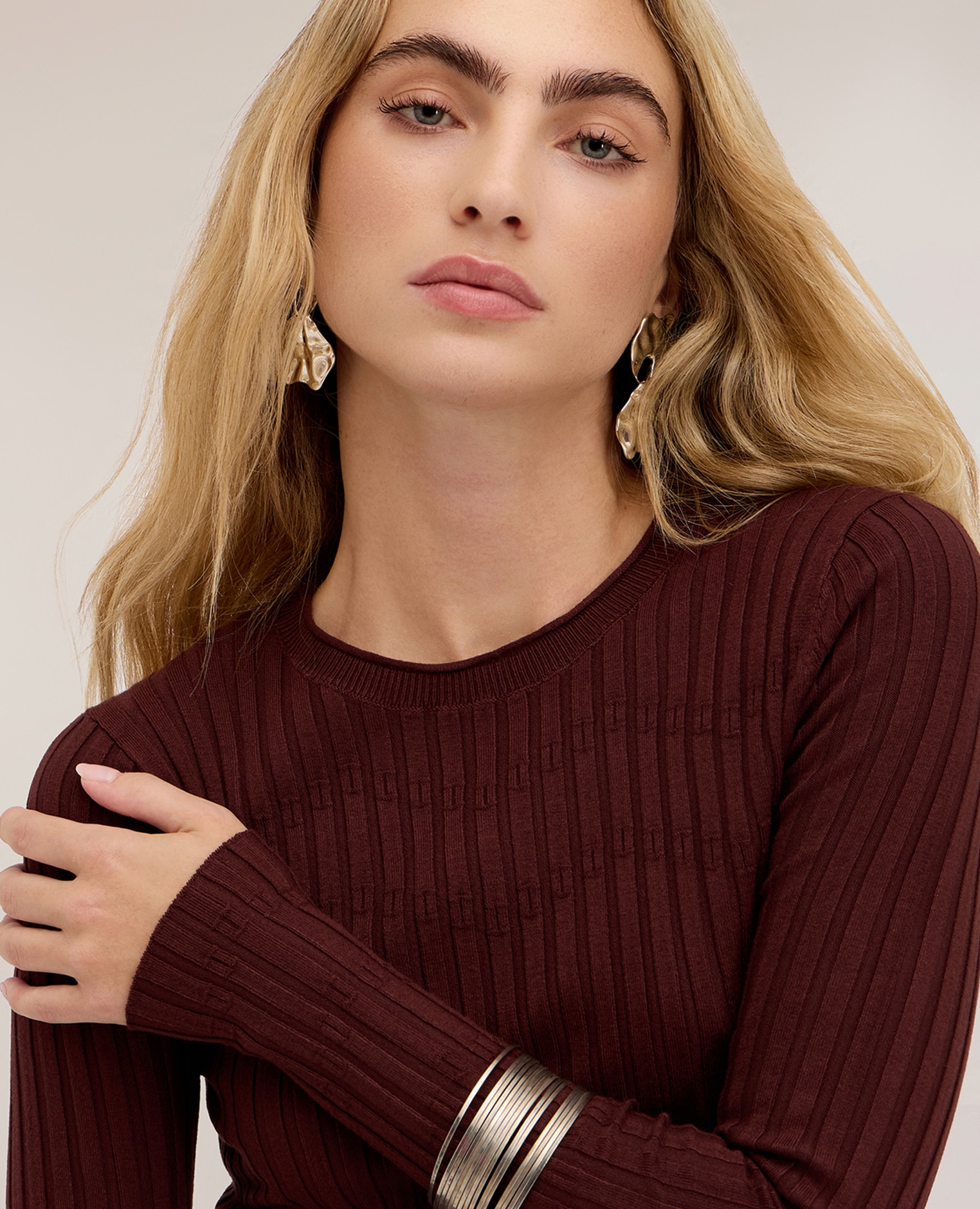 Jersey de mujer de canalé plano con puño acampanado ajuste entallado largo medio - Motivi - Marrón Marrón-4